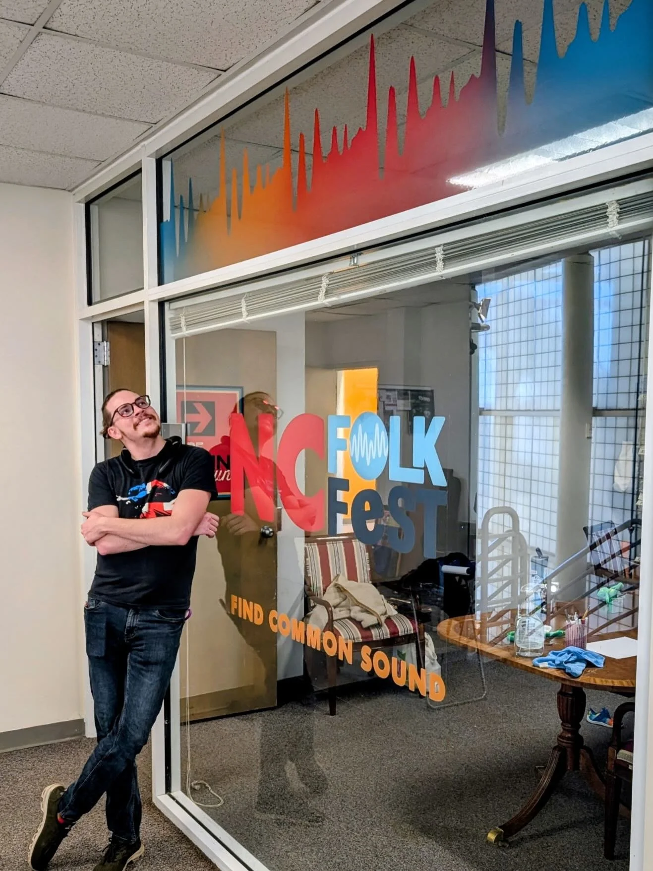HUGE shout out to @julienjmoralesdesign for bringing our office to life with the addition of these sound waves. ✨🎼🌊 And these aren&rsquo;t just random lines. The waves are from him saying the word Folk. The same sound wave that can be found on the 