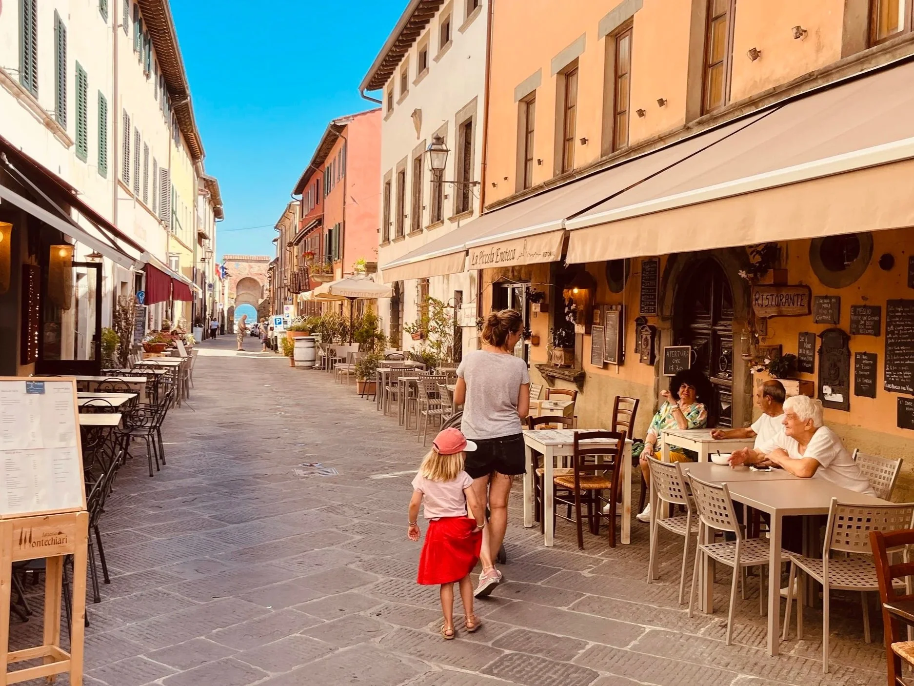 Toscaanse steegjes met terrasjes