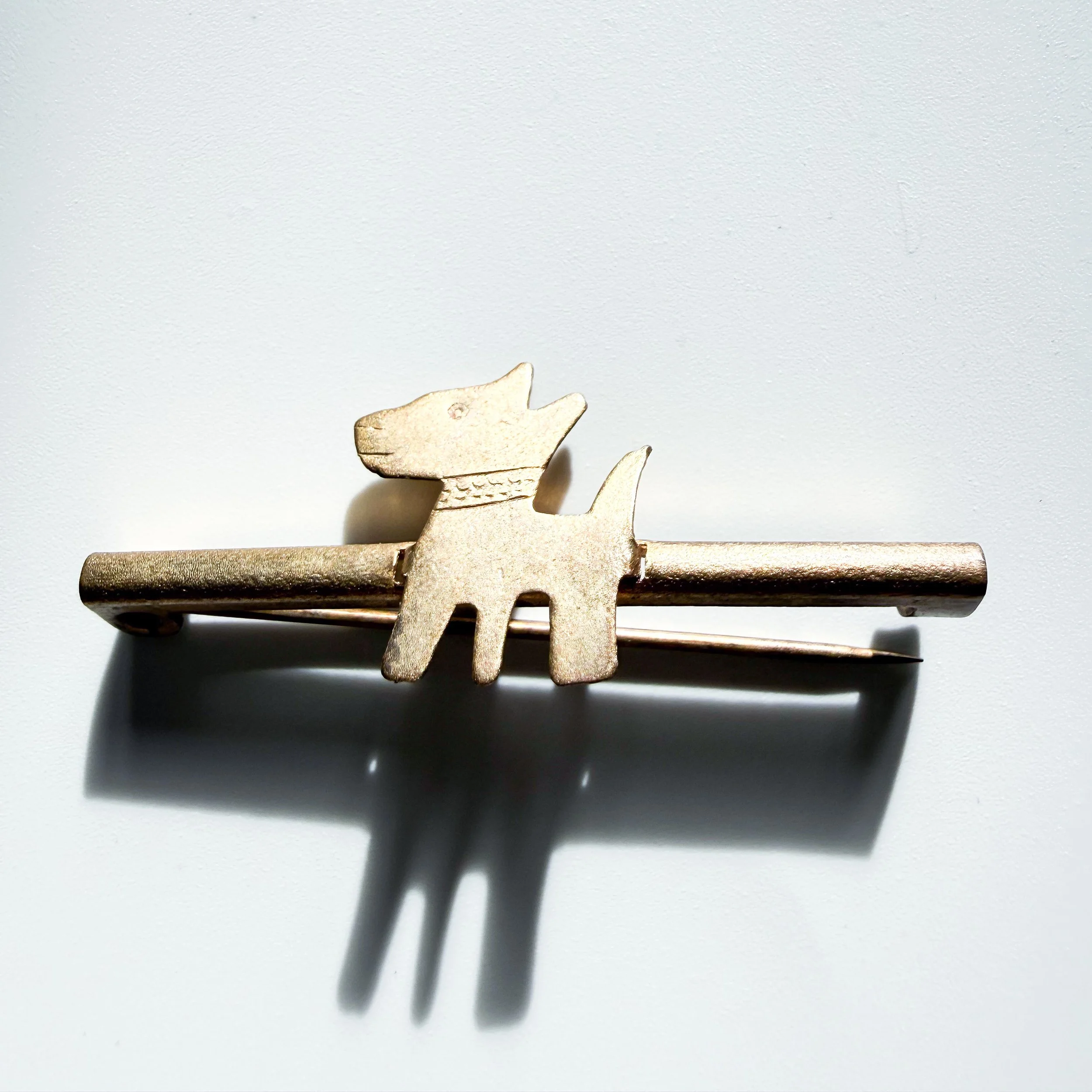 Vintage 1940s "Finest Gilt, British Made" Scottie Dog Bar Brooch