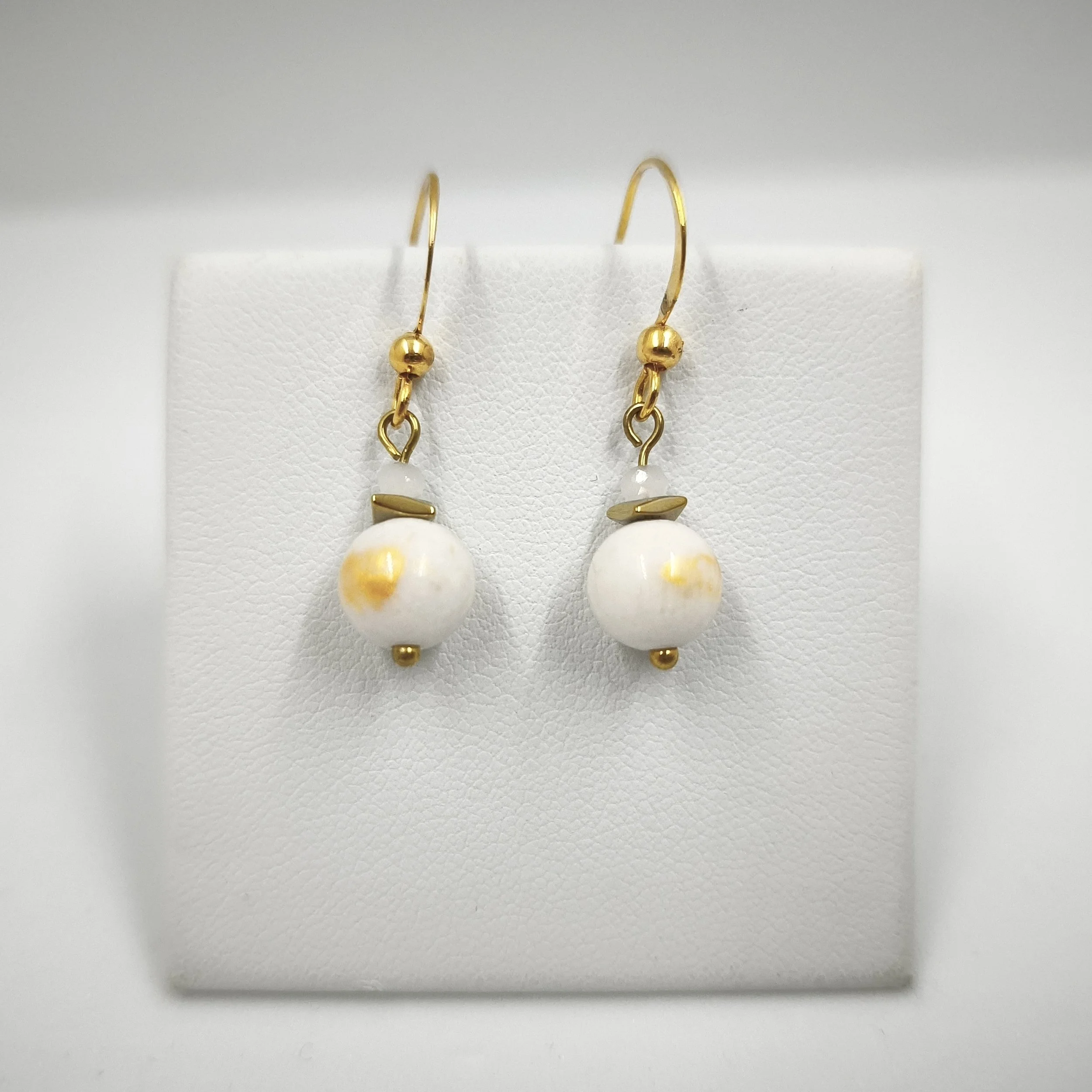 Boucles d’oreilles en Jade Mashan doré et blanc