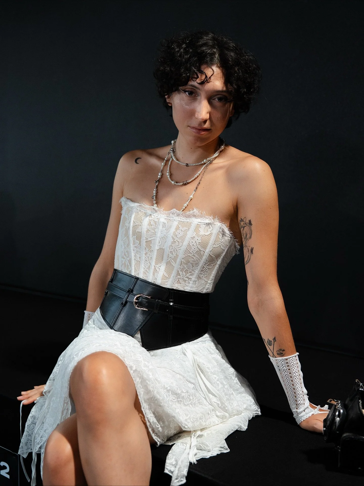 🤍🦢
Halloween preview last pic 👻
📸 @omwh_ite 🫶 
&bull;
Loved this outfit a little too much? Probably