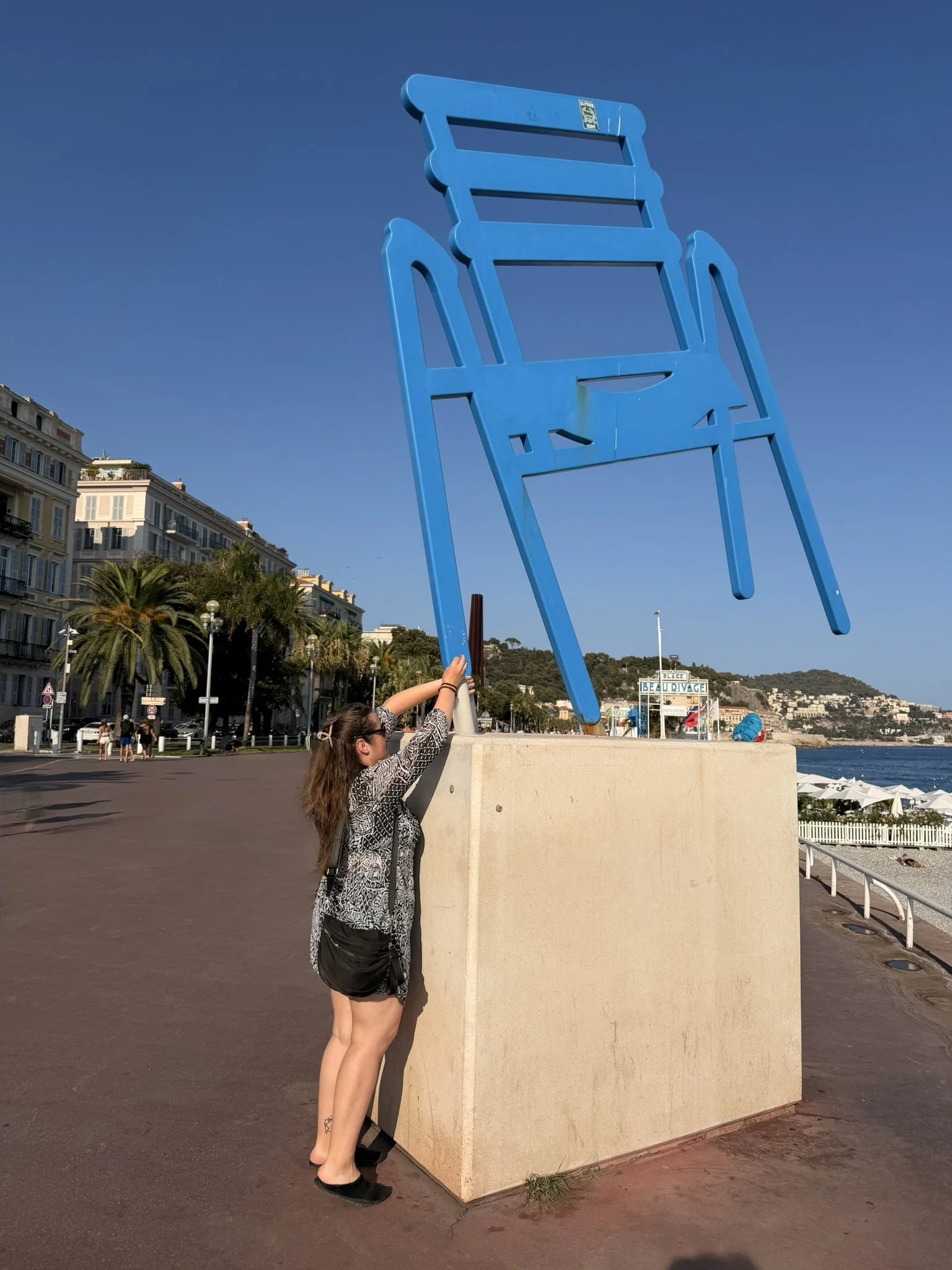 blue chair nice, nice architecture, blue chair statue, nice typical things