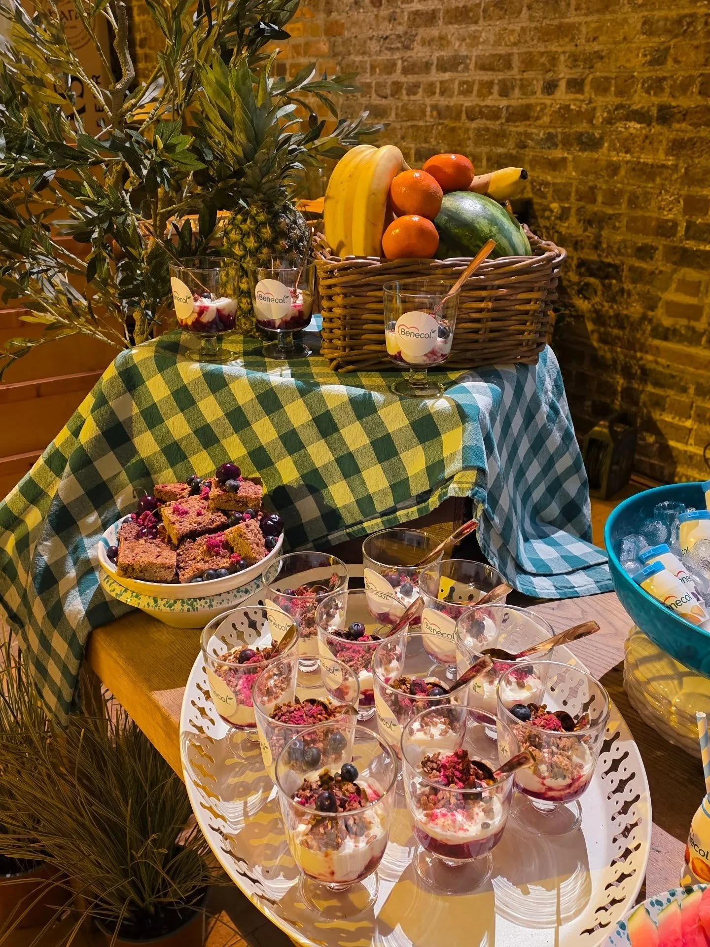 Loved styling &amp; cooking this gorgeous healthy breakfast table this week for @robkennypr @robkenny_ 
🌸&hearts;️🌸&hearts;️🌸
Such an incredible team, particularly love doing jobs with the genius Cathy of @wildediningevents
🌸&hearts;️🌸&hearts;️?