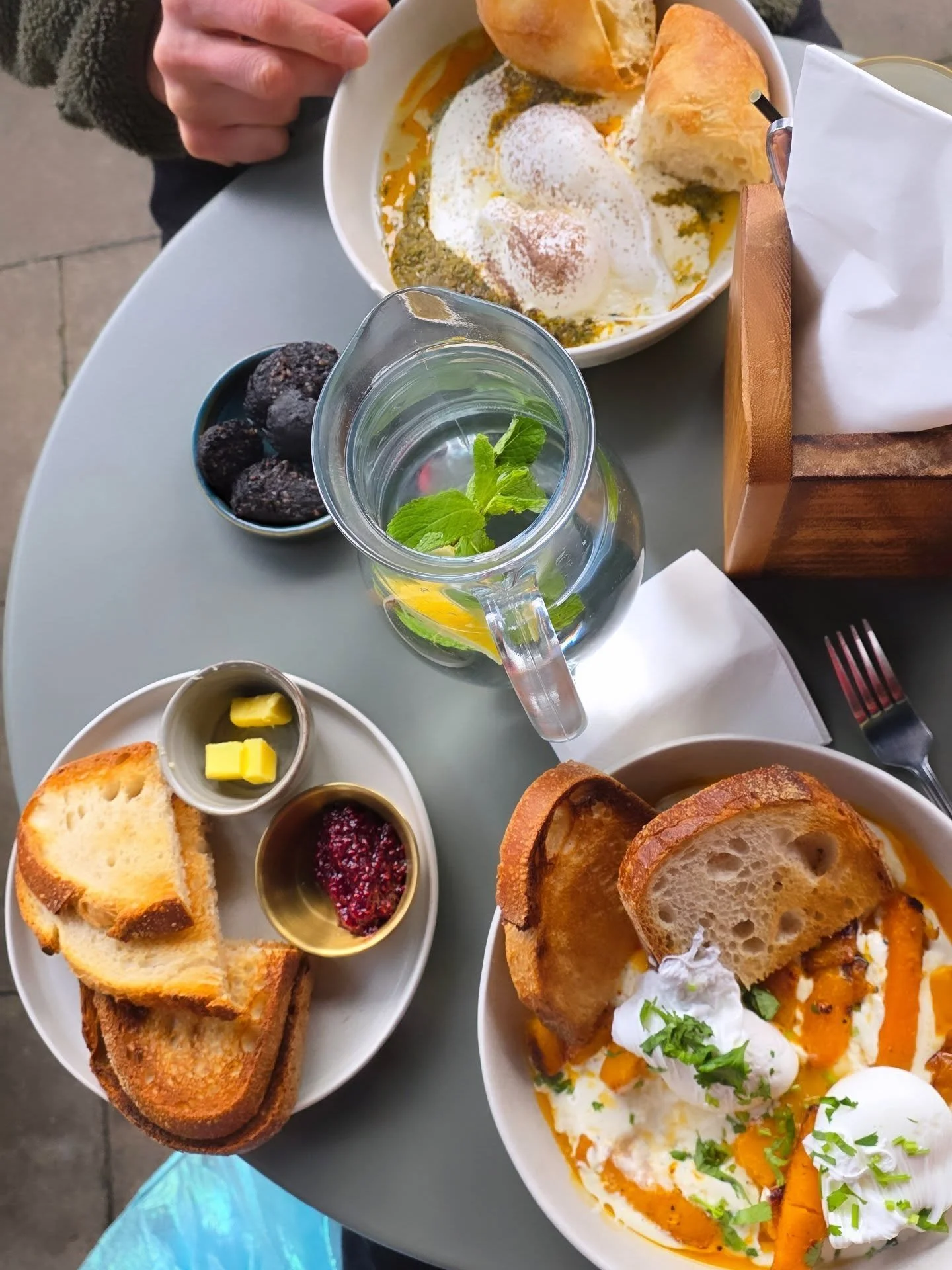 🤗A very wet dry January but with lots of lovely times. Making memories and yummy food. Loved seeing pals and eating delicious meals! Tbf I moaned alot but looking back it wasn't so bad 🤣&hearts;️🙌 

1. @bibiscafe ALWAYS hits. Especially love a sid