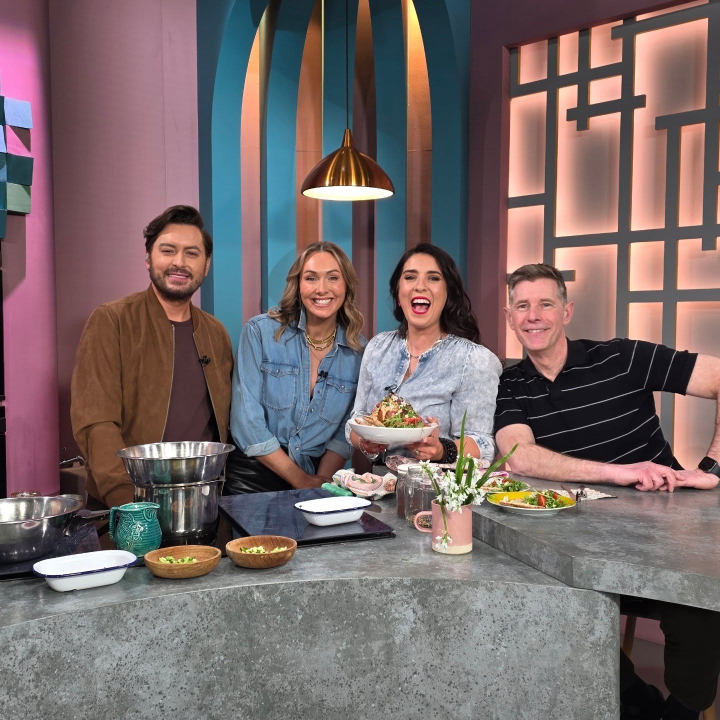 Loved meeting @tracyclifford1 , on her first night @sixoclockshow 🤗
'
🏘@dermotbannon is my new bestie, the highest praise! If only ut was a house!! But he's right, this caulifower dish is really really good!
'
Try this for your Easter Table if havi