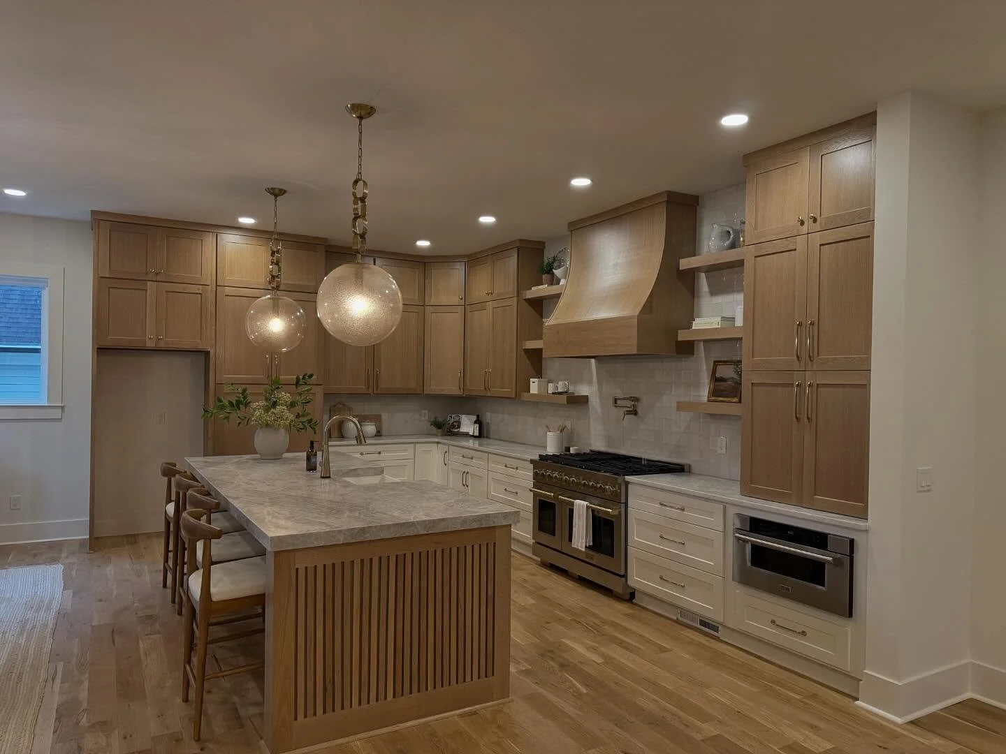 “Natural warmth meets modern elegance” STUNNING π€© #customcabinetry #kitchen