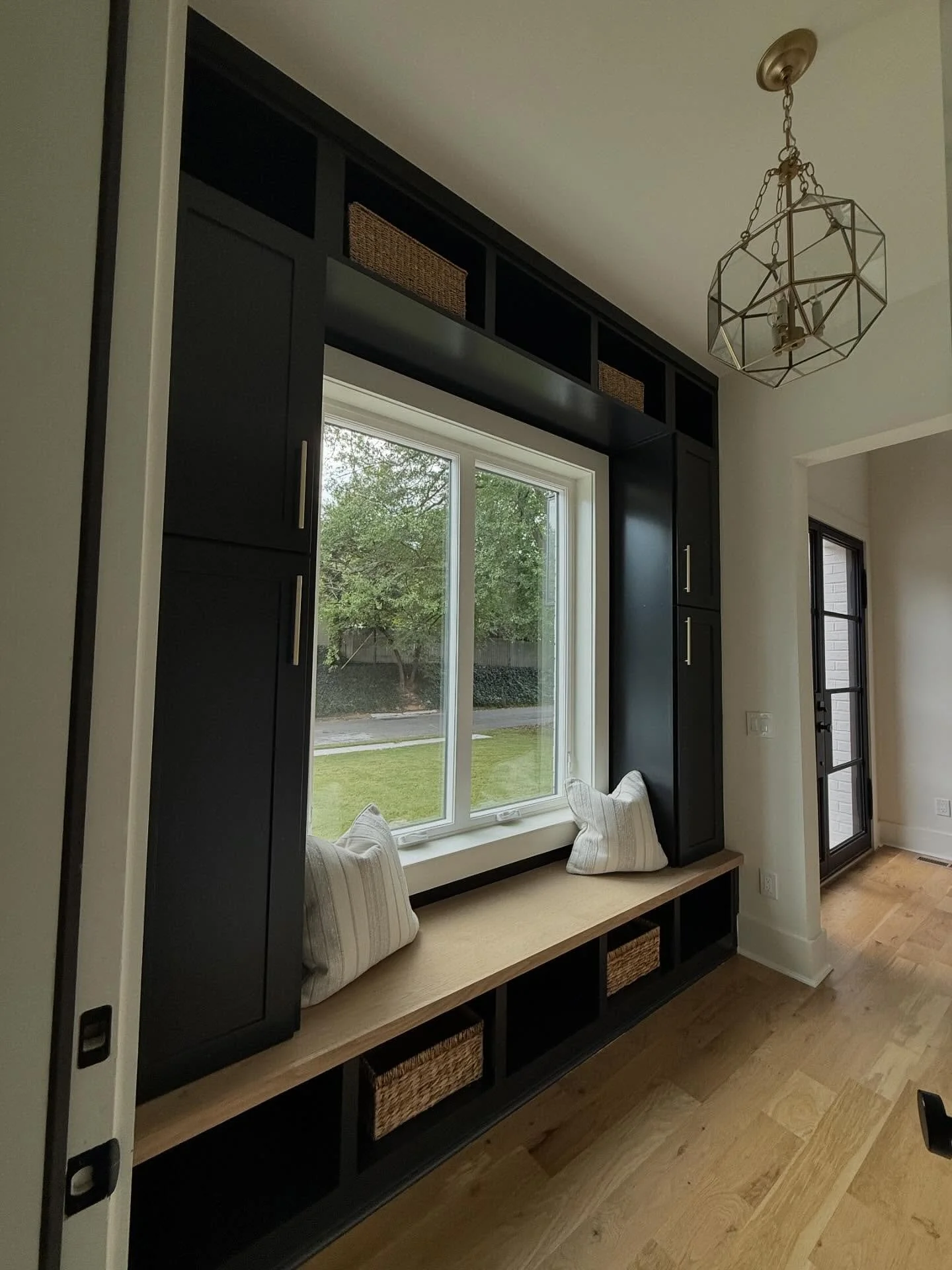 The perfect blend of cozy and functional!
#custombuiltins
