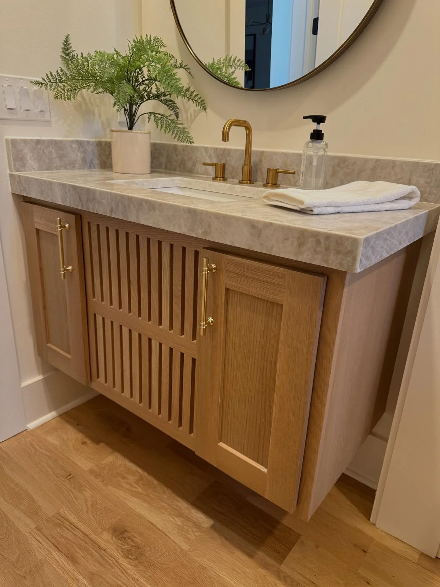 What a statement piece! These custom vanity built-ins are absolutely flawless…more to come π
#customvanity #builtincabinetry