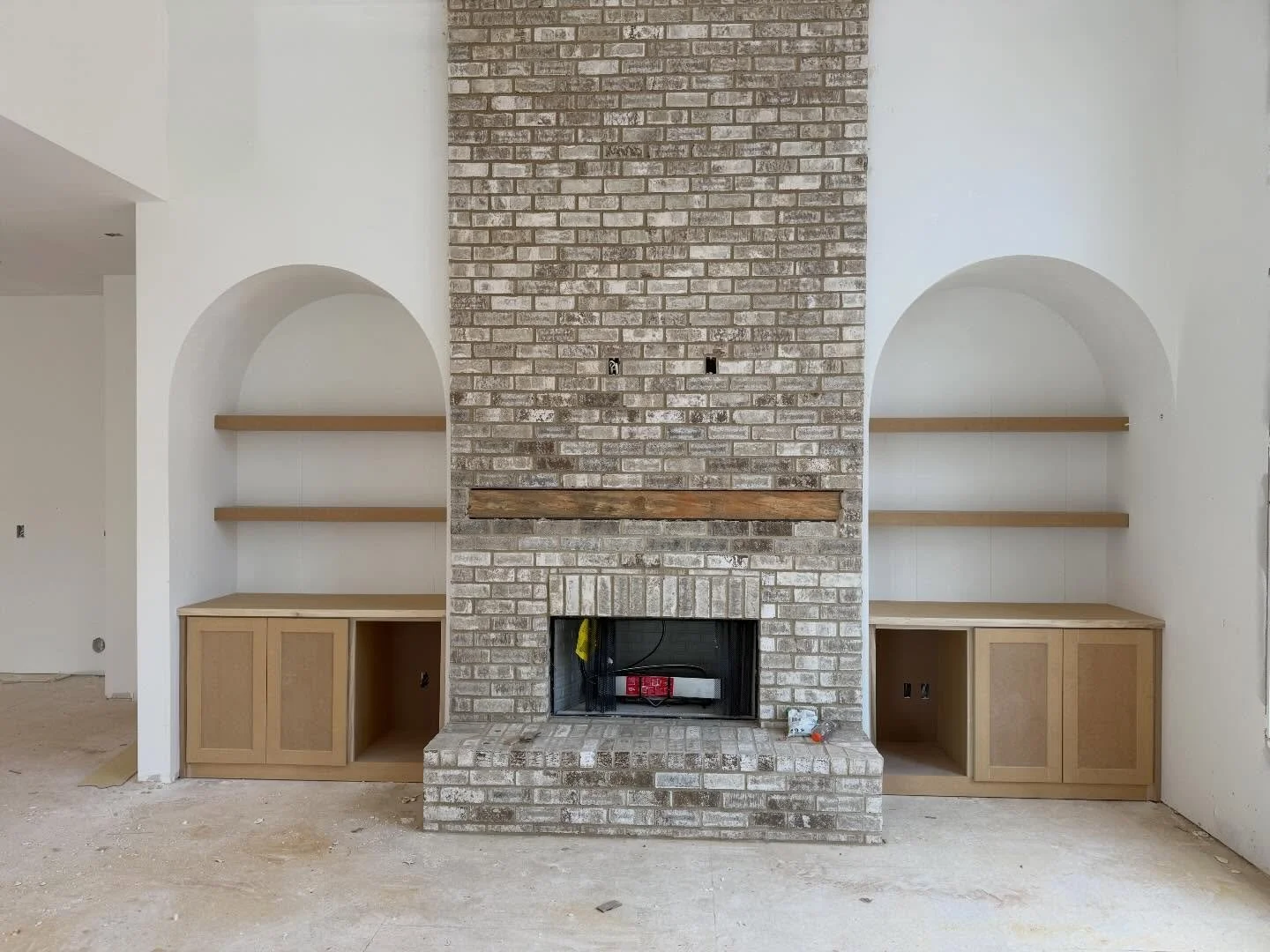 Custom built-ins that elevate your home 🔥
This project features arched shelving, seamless cabinetry, and a stunning fireplace centerpiece &mdash; designed and handcrafted by ATL Millwork.

✔ Custom design
✔ Premium materials
✔ Clean modern finish
✔ 