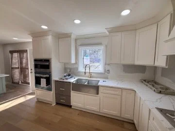 They say &ldquo;Home is where the heart is&rdquo; and the heart is most definitely the kitchen. 😋
 Well, this beautiful heart was custom built by our team @atlmillwork  Let&rsquo;s get started on yours🫶🏻Office#770-873-3882