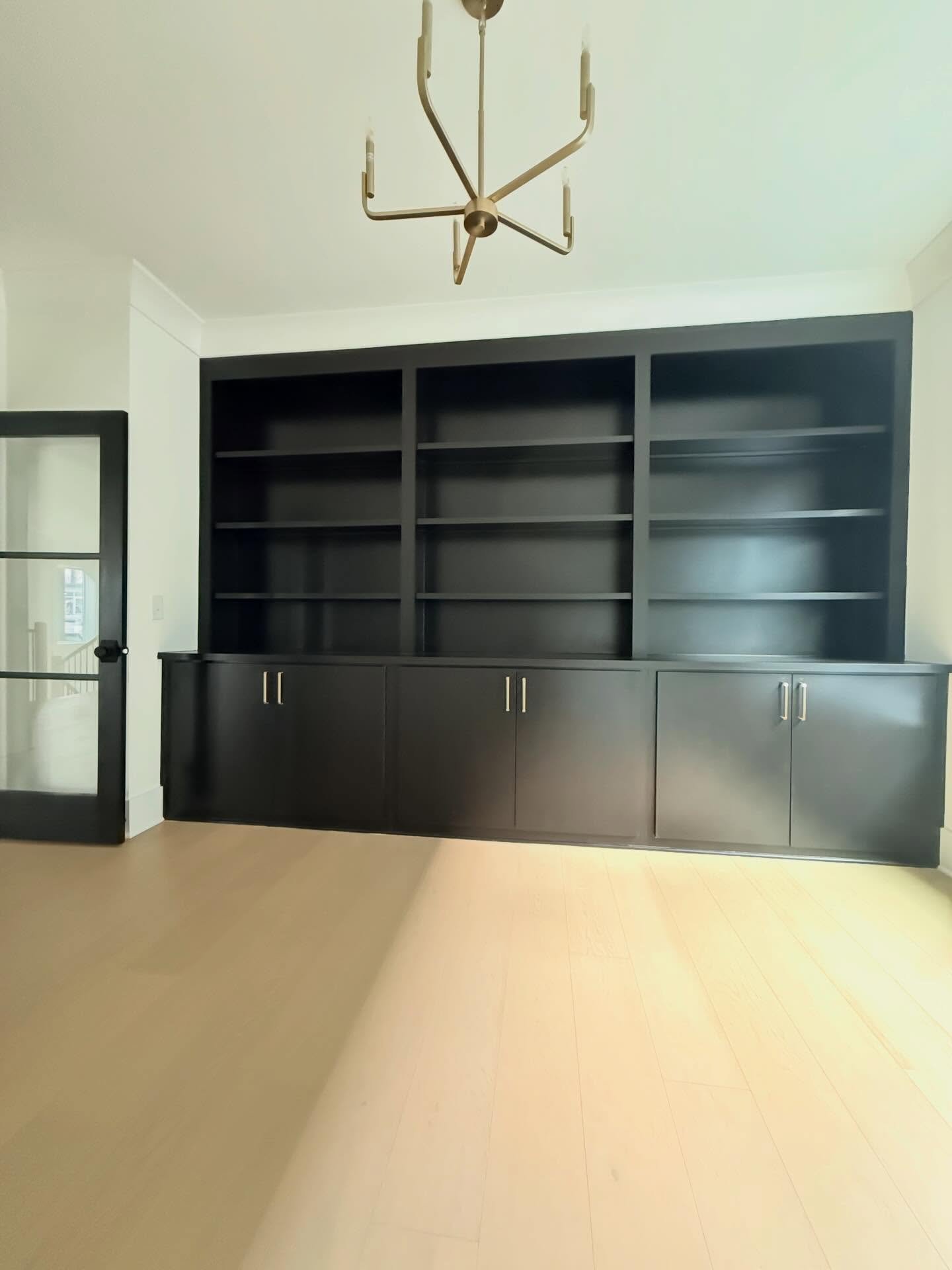 Option 2 (Builder / Client Appeal):
Another space brought to life.

✔️ Full wall built-in with custom shelving
✔️ Mudroom with bench + upper storage,WHITE OAK 😍
✔️ Clean, modern black finish

Built for both style and everyday function.

We don&rsquo