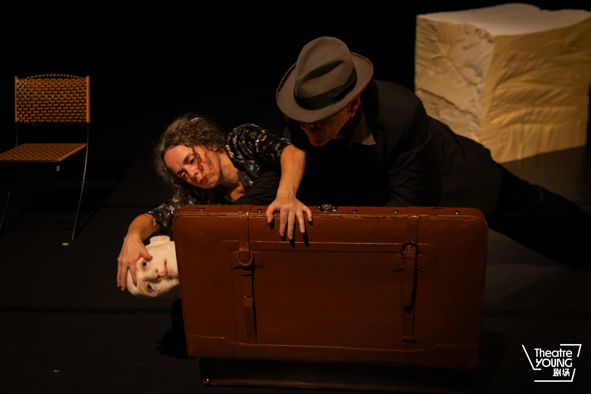 Photo CONF-Pina dans valise.jpg