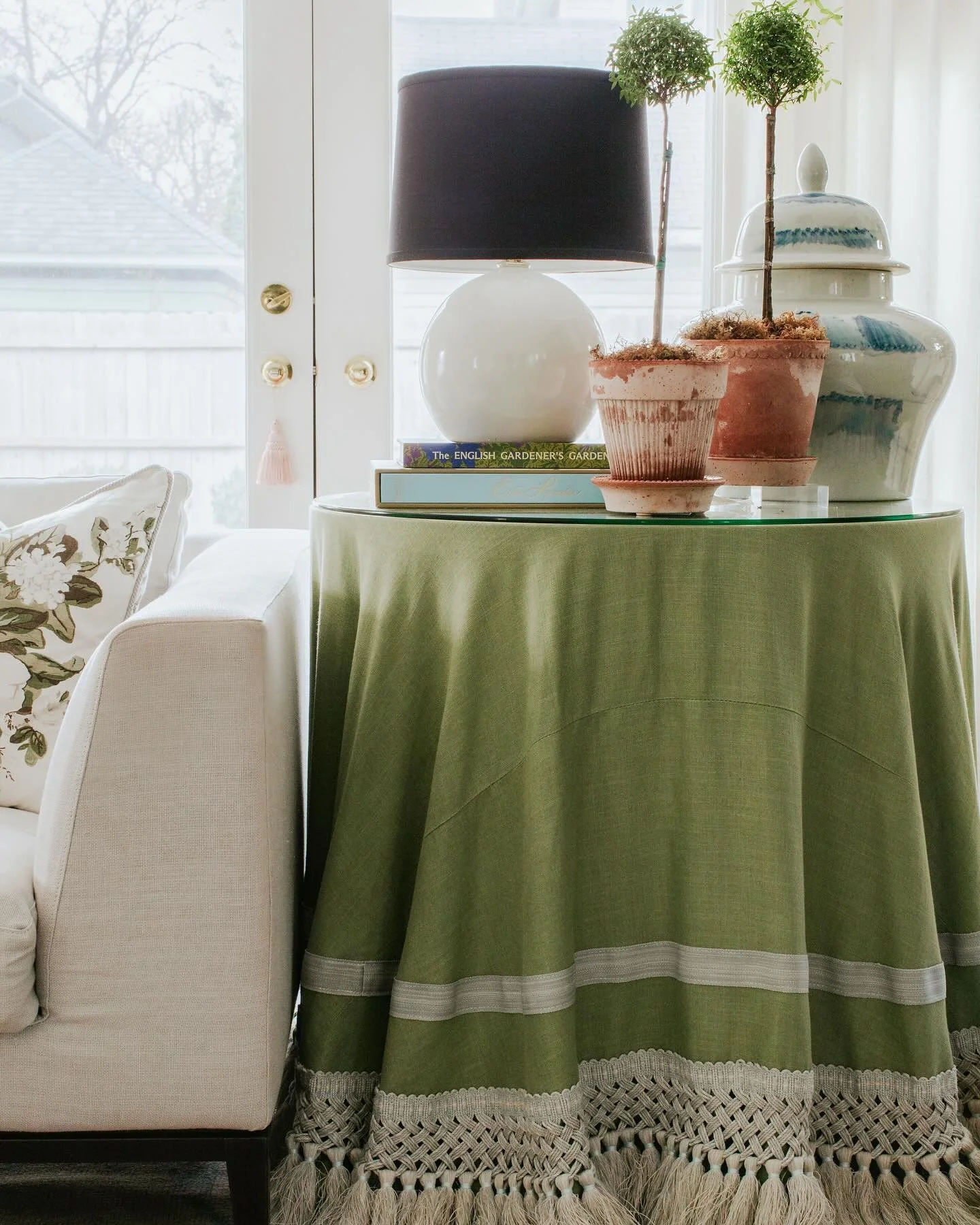 Still swooning over this skirted table 💚 Thanks to @lauracouture.photography for capturing this sweet spot.