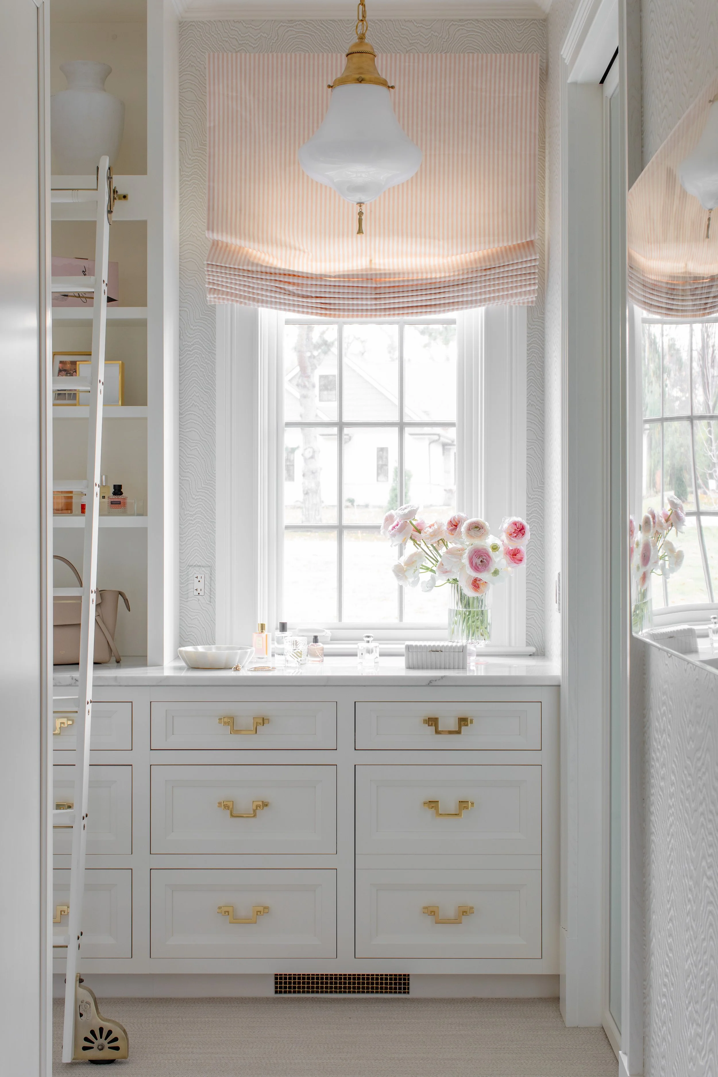 Batten Interiors_EG2-401_Master walk in_V2.jpg