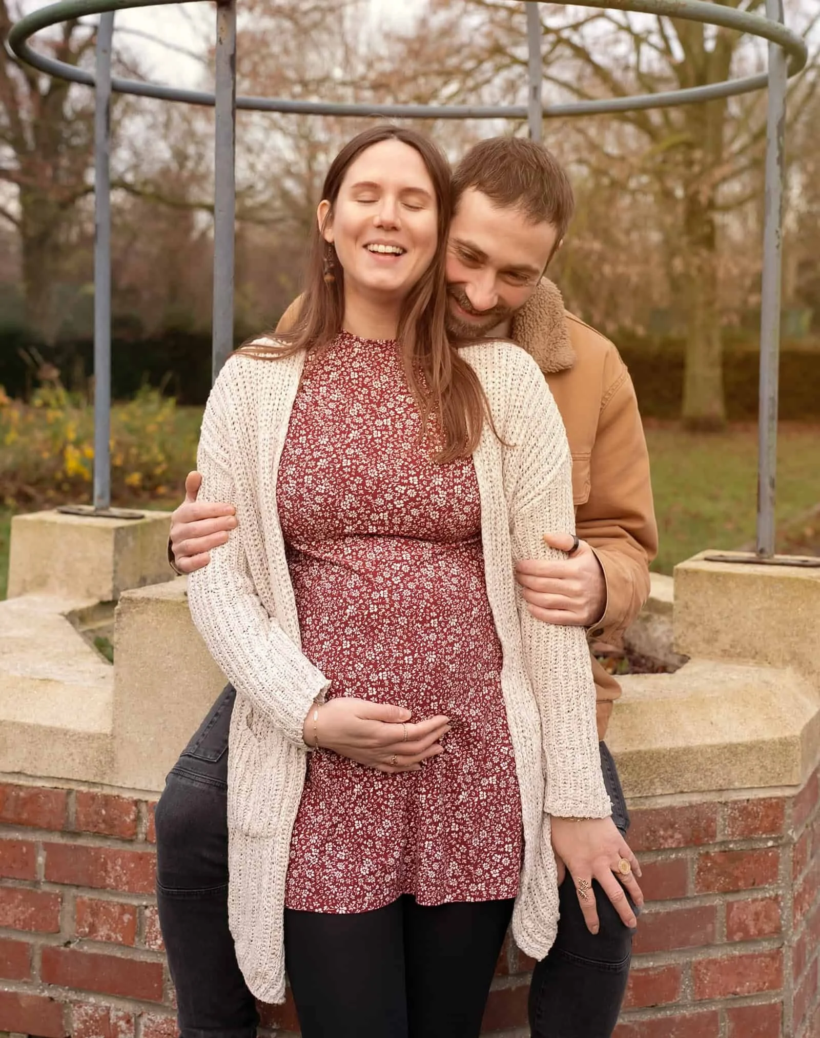 Shooting grossesse extérieur Strasbourg couple futurs parents parc