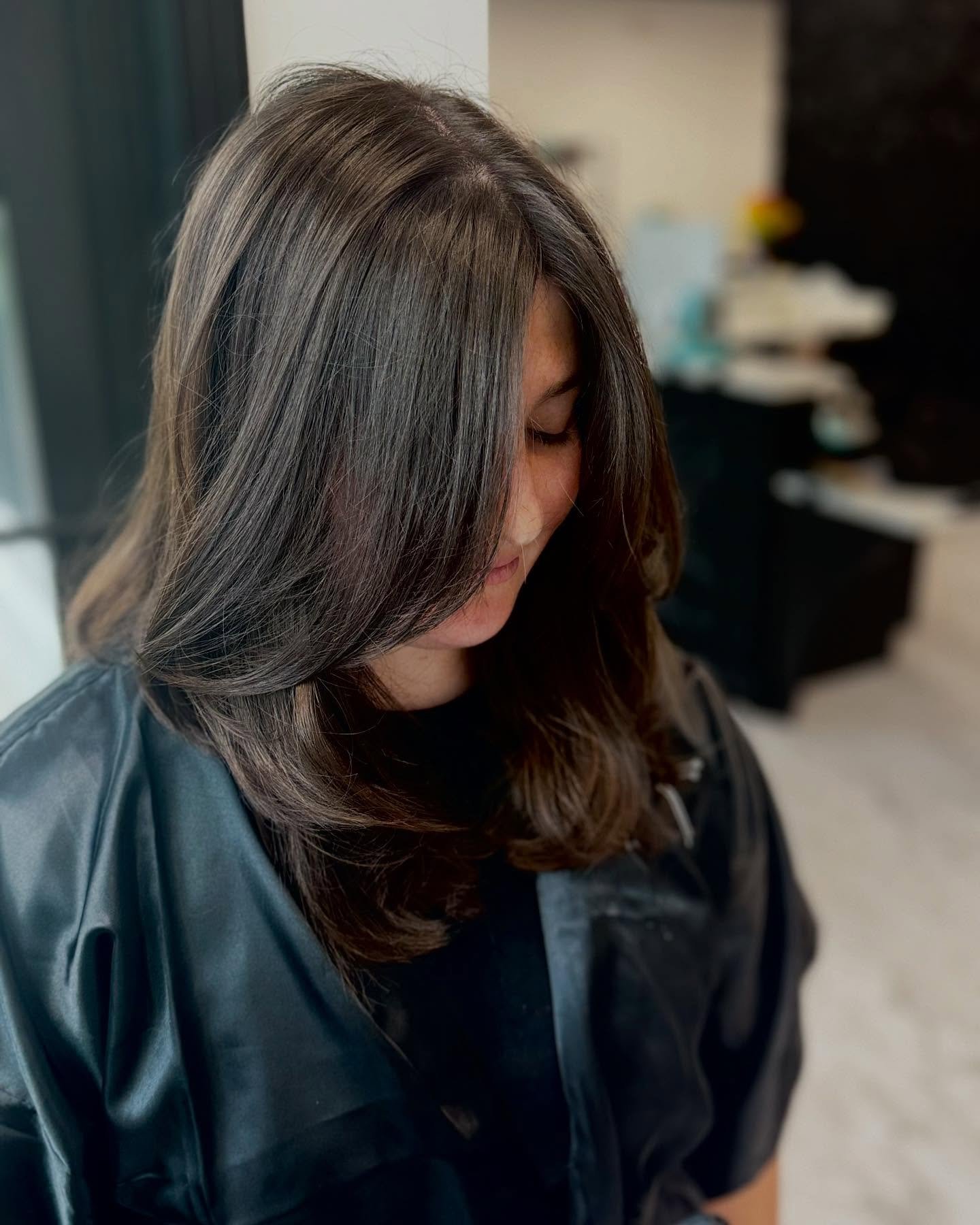 π₯ Summer time heat and 1yr old baby = chop chop for this mama! π‍βοΈ Say hello to shorter, bouncy and healthy layers that will give this mama her sassy back! π‍βοΈ Time for a fresh new look and some much-needed self-care. Click the link in b