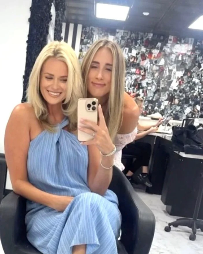&quot;Good hair days are even better when you're with your bestie! 💁🏽&zwj;♀️💁🏻&zwj;♀️ Show off your fabulous locks with #BestFriendGoodHairSelfies and spread some hair love! #BestFriends #GoodHairDay #HairLove&quot; 📸👯&zwj;♀️✨ @dr.ellenchance @
