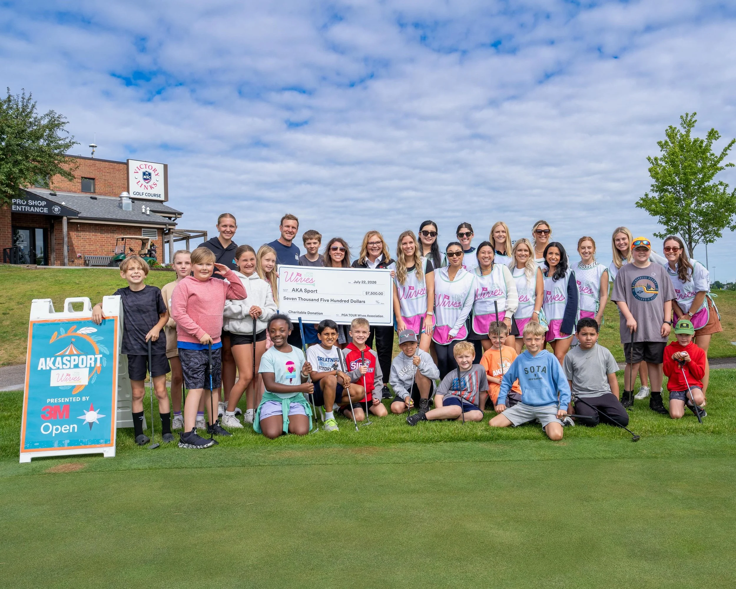 This day was a hole in one ⛳️🩷

Thank you @akasport_ for letting us join in on this fun day of summer camp during the @3mopen ! 

And a special thank you to @scooterscoffee ☕️❤️