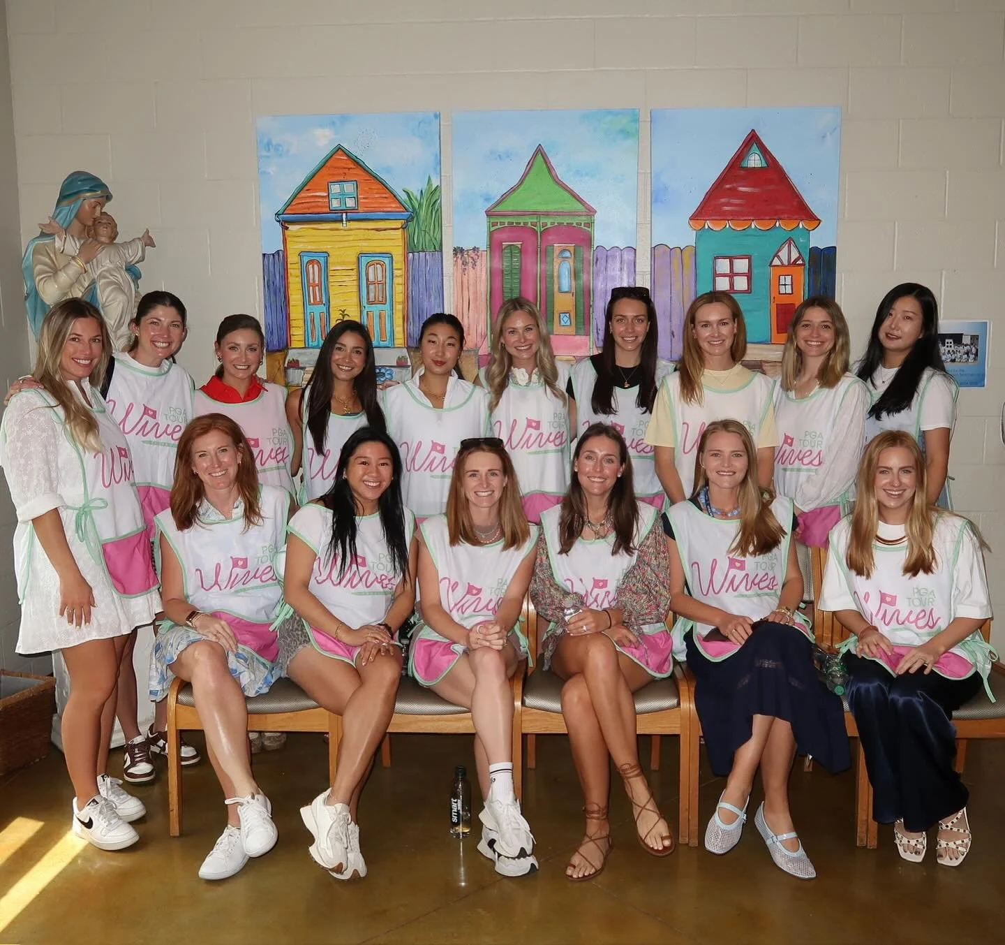 We love our annual visit to @stmichaelspecialschool 💙 

The @zurich_classic is all about being a good TEE-mate! This week the wives teamed up with our friends from St. Michael Special School. ⛳️📚🔔