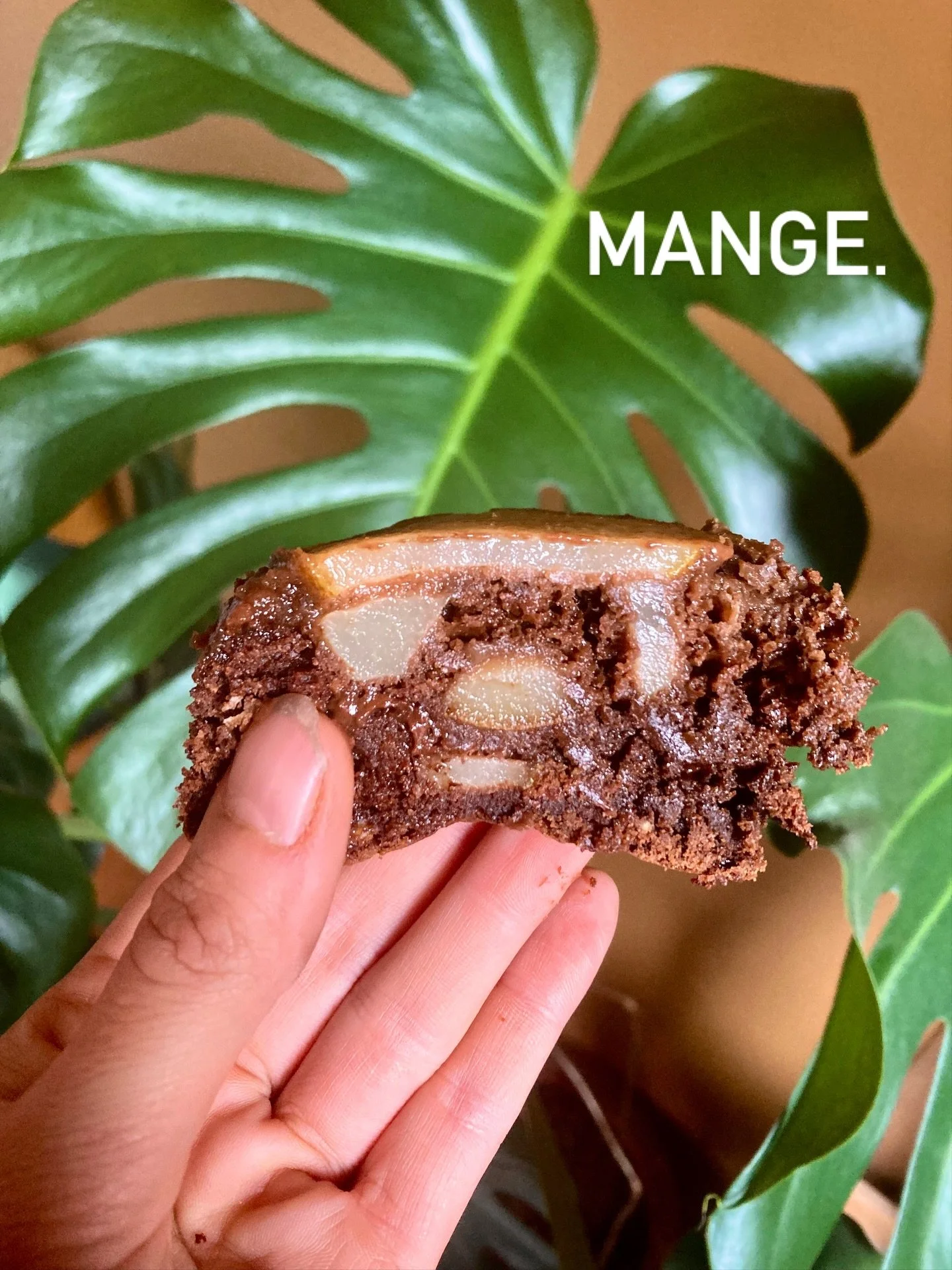 MANGE.
ET GU&Eacute;RIS.

Que ton alimentation soit ta premi&egrave;re m&eacute;decine.

Que ton corps soit rassasi&eacute;.
Que ton organisme soit repu.
Que ton cerveau soit garni.
Que ton esprit soit nourri.
Que ton &acirc;me soit remplie.

Que ton