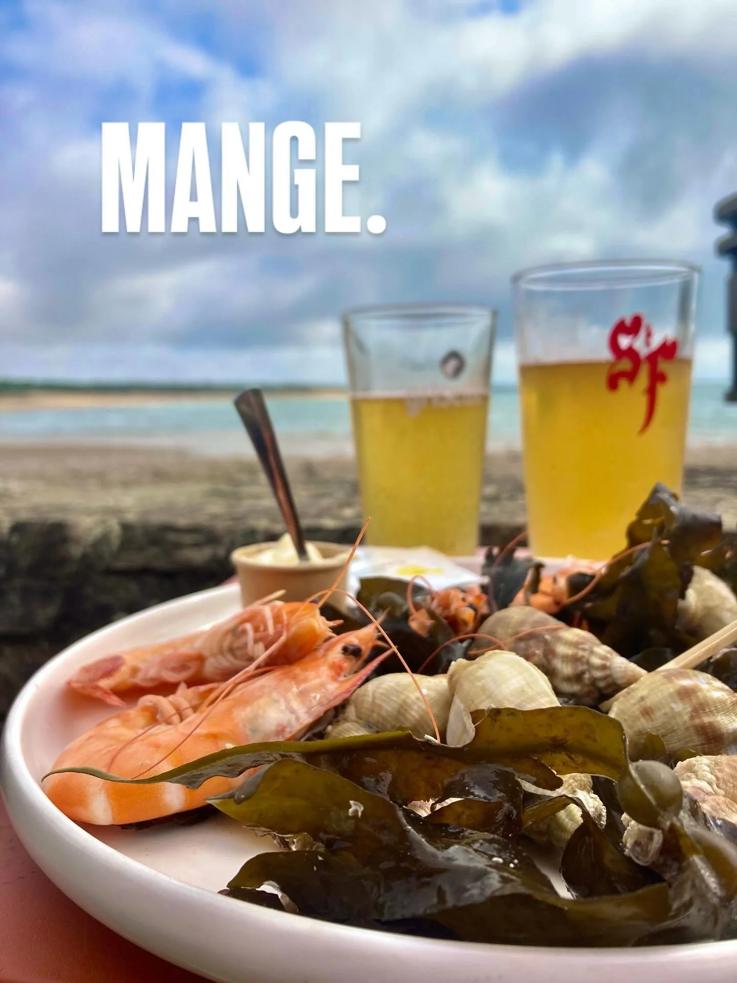 MANGE.
ET GU&Eacute;RIS.

Que ton alimentation soit ta premi&egrave;re m&eacute;decine. &hearts;️