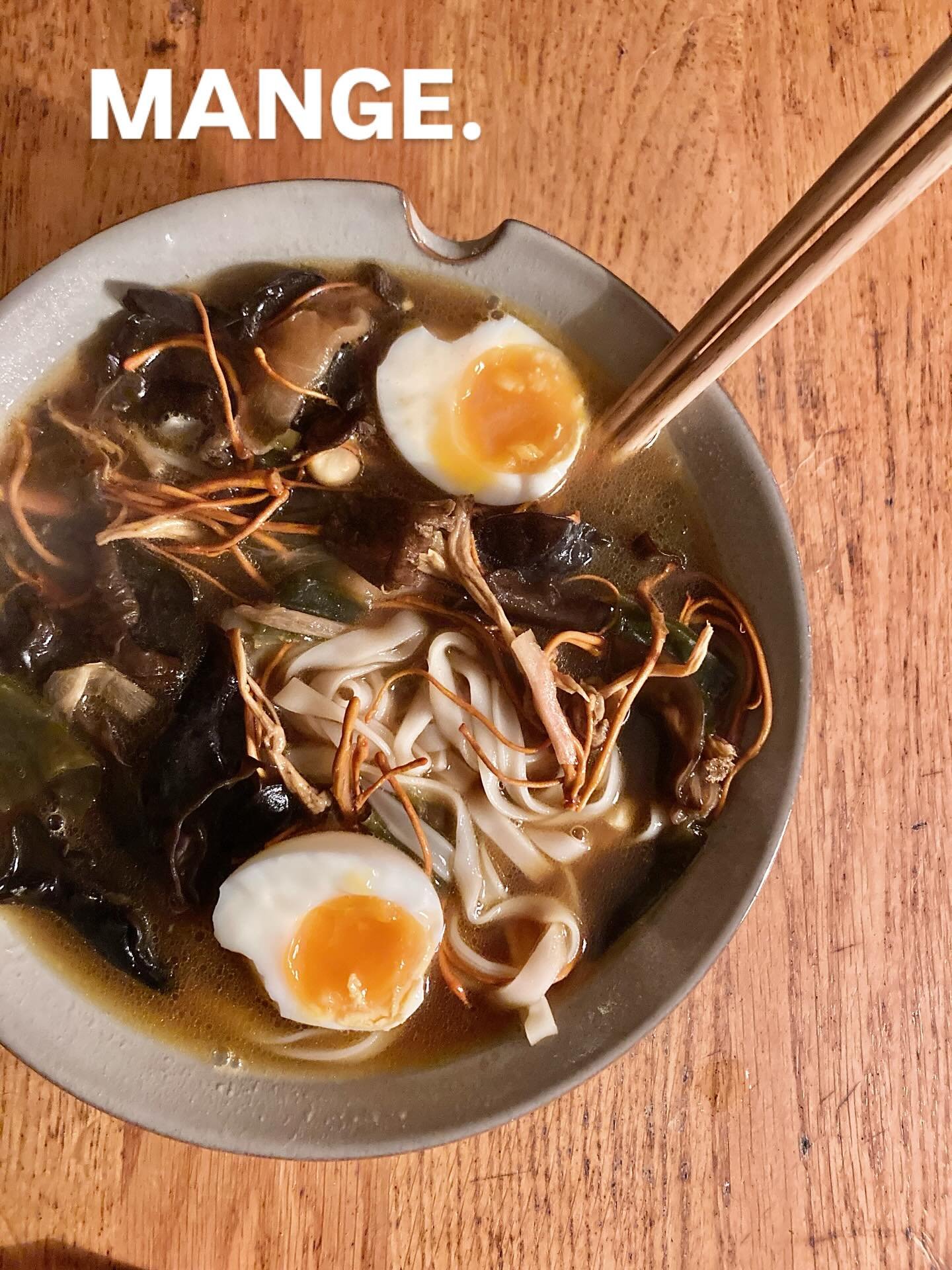 🍓Que ton alimentation soit ta premi&egrave;re m&eacute;decine.

Mange&hellip; et gu&eacute;ris. &hearts;️

Retrouve le lien de mon eBook de recettes de cuisine ancestrale directement sur mon site internet et dans ma bio : callune-nature.com/boutique