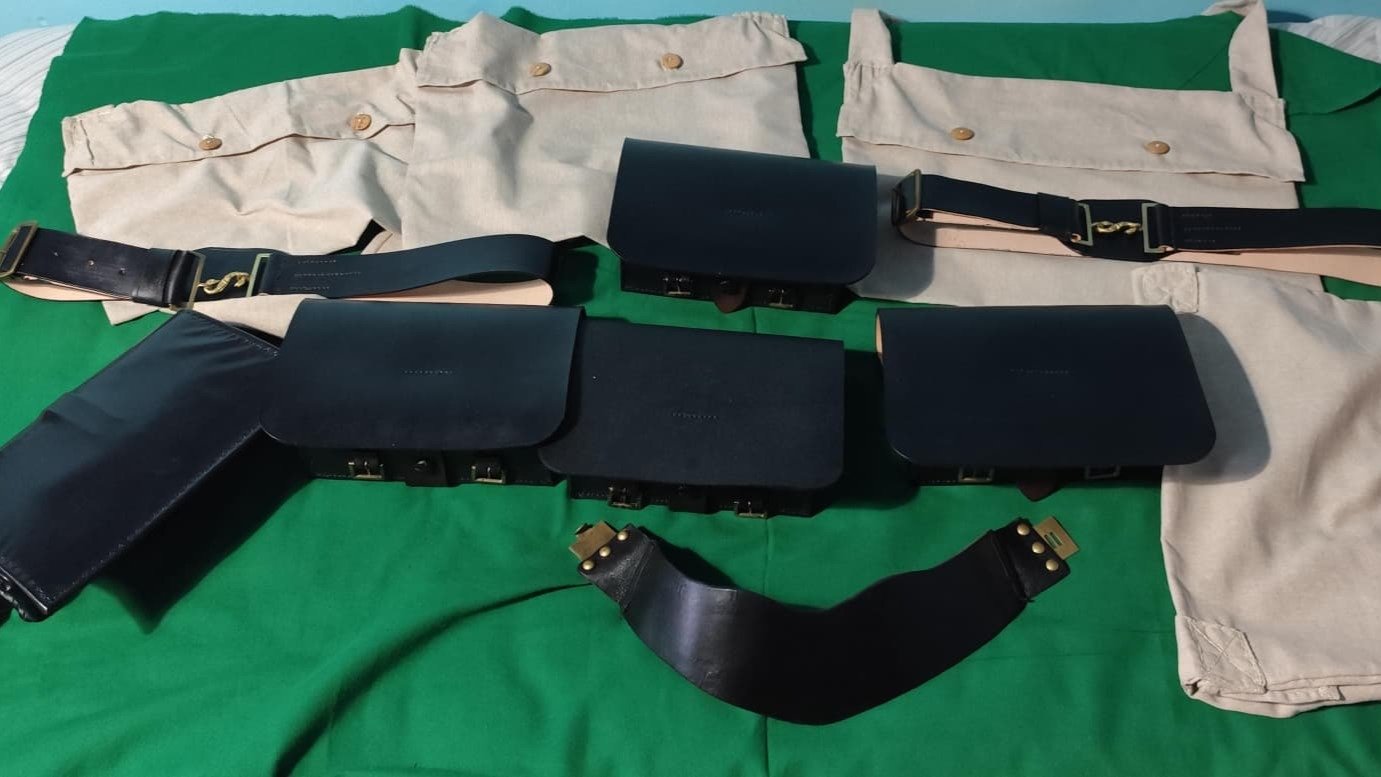 I know I haven't been posting a lot lately.
I've been working almost non-stop for almost 2 months.
Most orders are quickly dispatched and I don't usualy have the time and chance of taking "group" photos.
However, with the siege of Almeida t