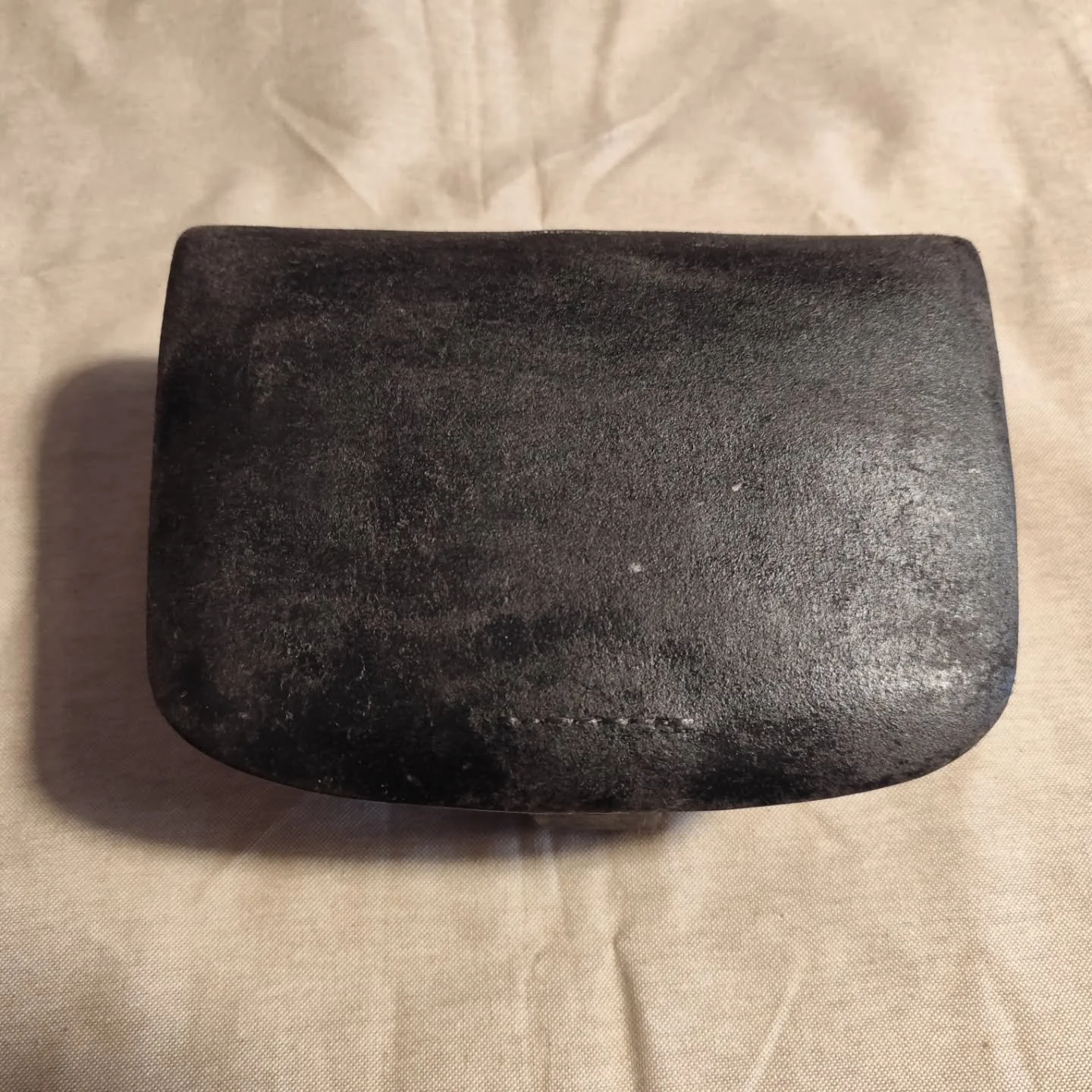 A very, *VERY*  important post today!

I&rsquo;ve just acquired an original British pouch for 60 rounds.

This particular pouch was used by the Portuguese Army during the Peninsular War, forming part of the equipment shipped by the British to the Por