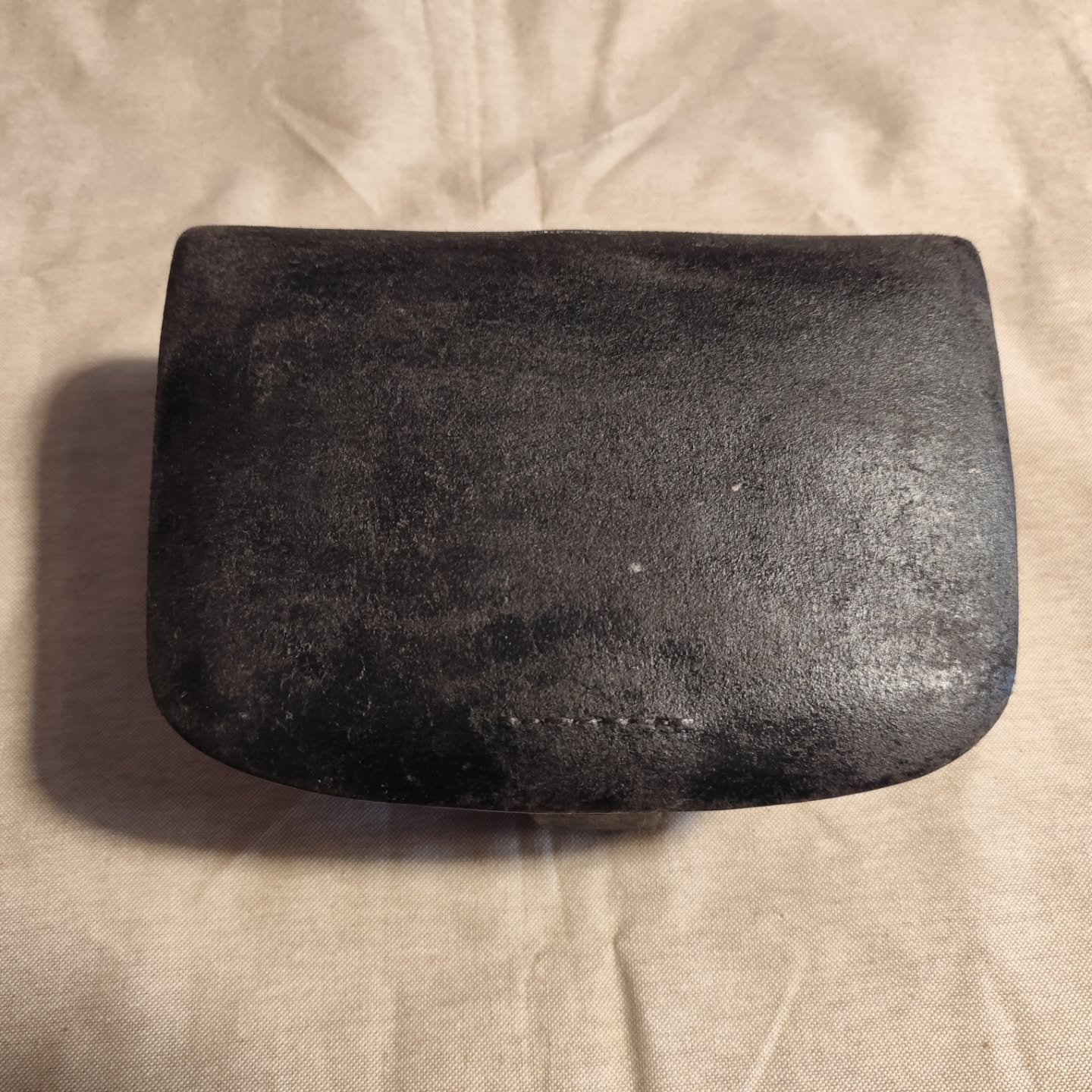 A very, *VERY*  important post today!

I&rsquo;ve just acquired an original British pouch for 60 rounds.

This particular pouch was used by the Portuguese Army during the Peninsular War, forming part of the equipment shipped by the British to the Por