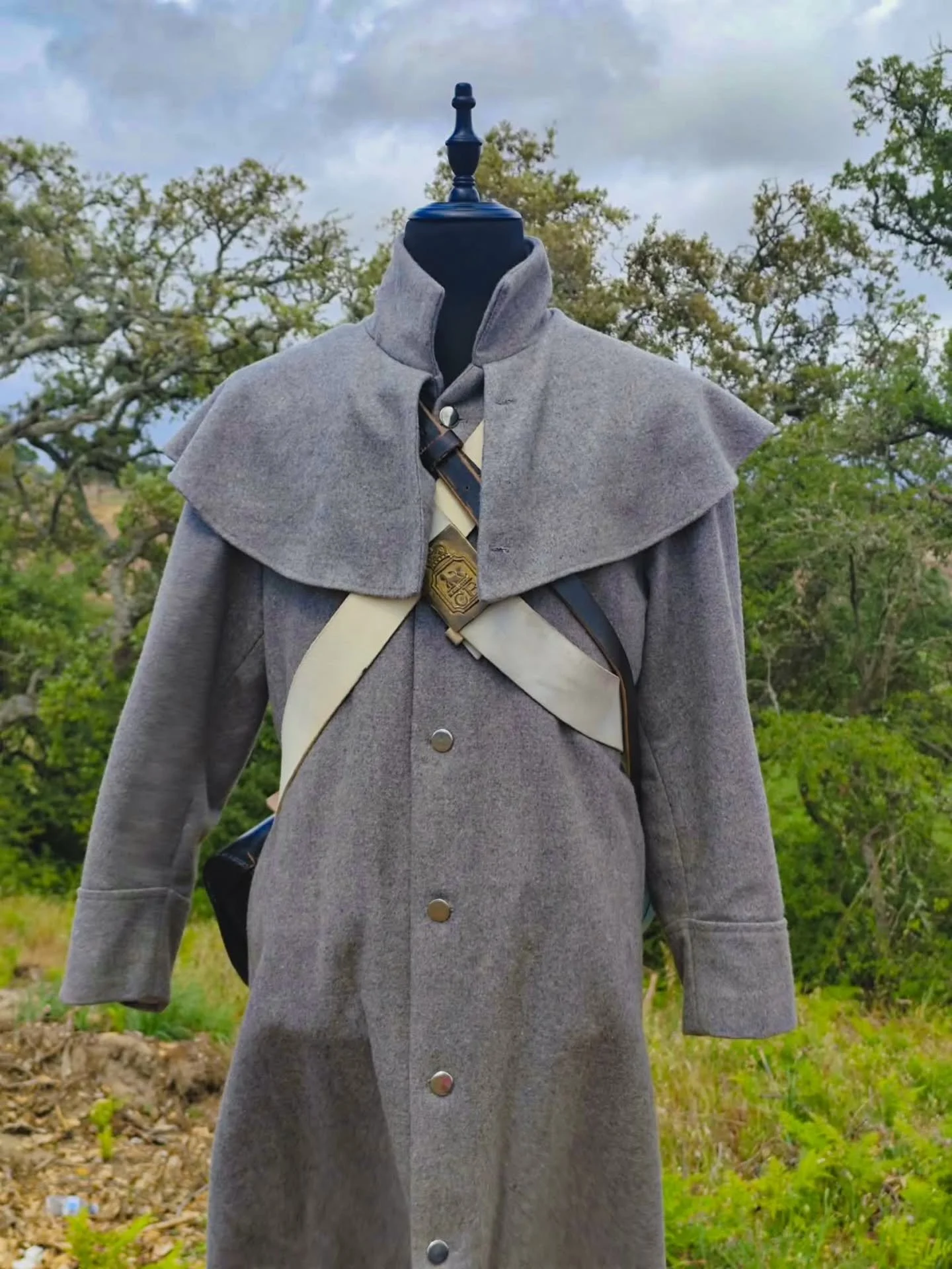 Peninsular War British Greatcoat.

Also used by portuguese forces, as seen on the ledgers of equipment of some units.