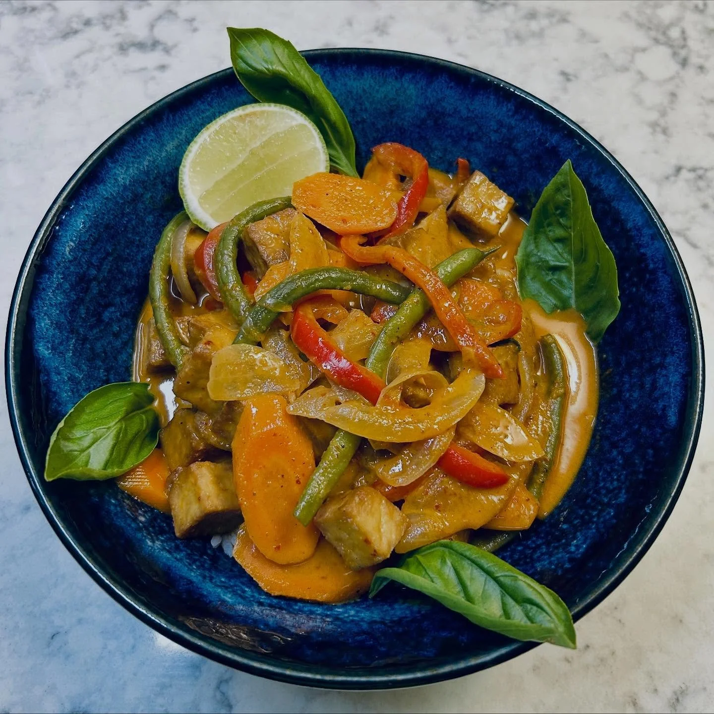 Tofu and Vegetable Panang Curry. Make it vegetarian if you want by omitting the fish sauce and using vegetable broth. Swipe ⬅️ to 👀 more 📸
-
1) Make the crispy baked tofu. Preheat the oven to 400 degrees and line a baking sheet with parchment paper