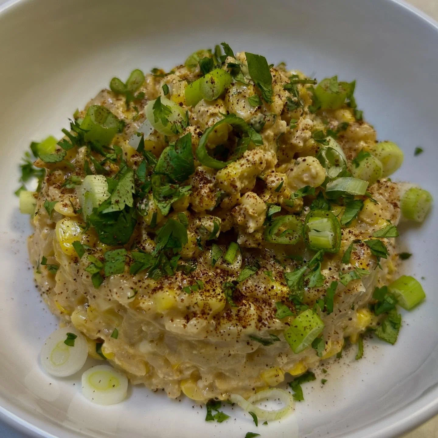 Mexican Street Corn Risotto. 🇲🇽🌽 Swipe ⬅️ to 👀 more 📸
-
1) Make homemade corn stock. Add 4 corn cobs (kernels removed) to a stockpot with 5 cups of water, 1 onion (halved), 6 cloves of garlic, and 2 tsp of black peppercorns. Cover and simmer for
