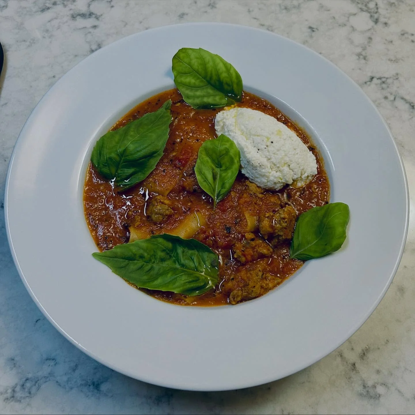Lasagna Soup. Swipe ⬅️ to 👀 more 📸
-
1) In a dutch oven or large pot, heat 1 tbsp of olive oil over medium-high heat. Remove Italian sausage from casings and cook until browned, about 6-8 minutes. Using a slotted spoon, remove the sausage and trans