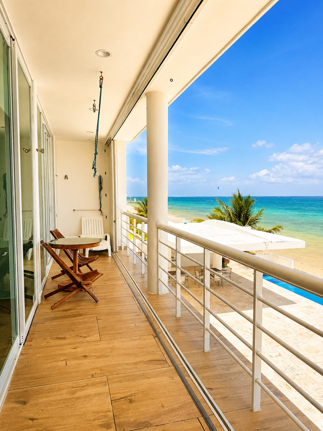 Balcony con vista al mar.png