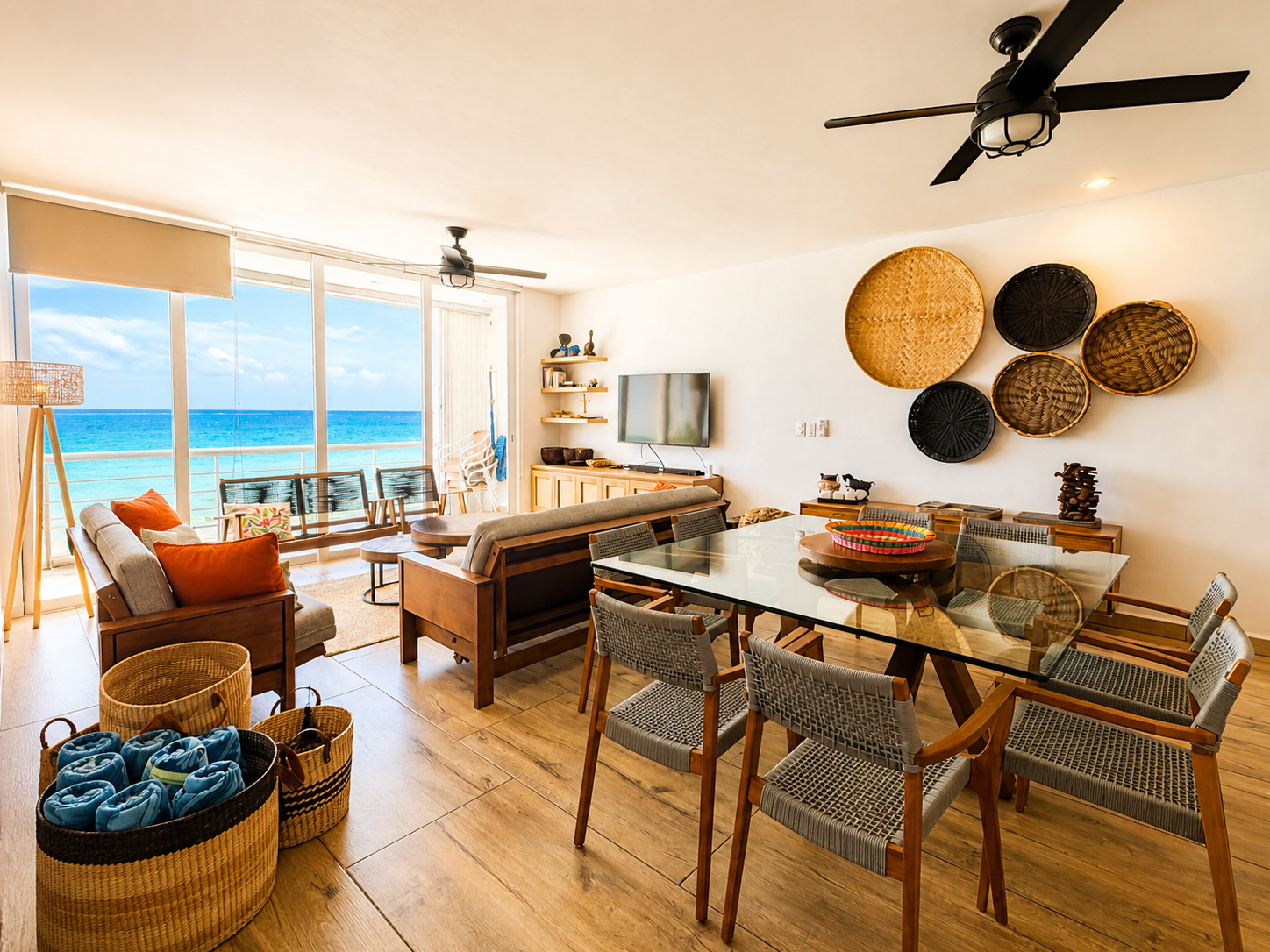 Sala moderna con vista al mar.png