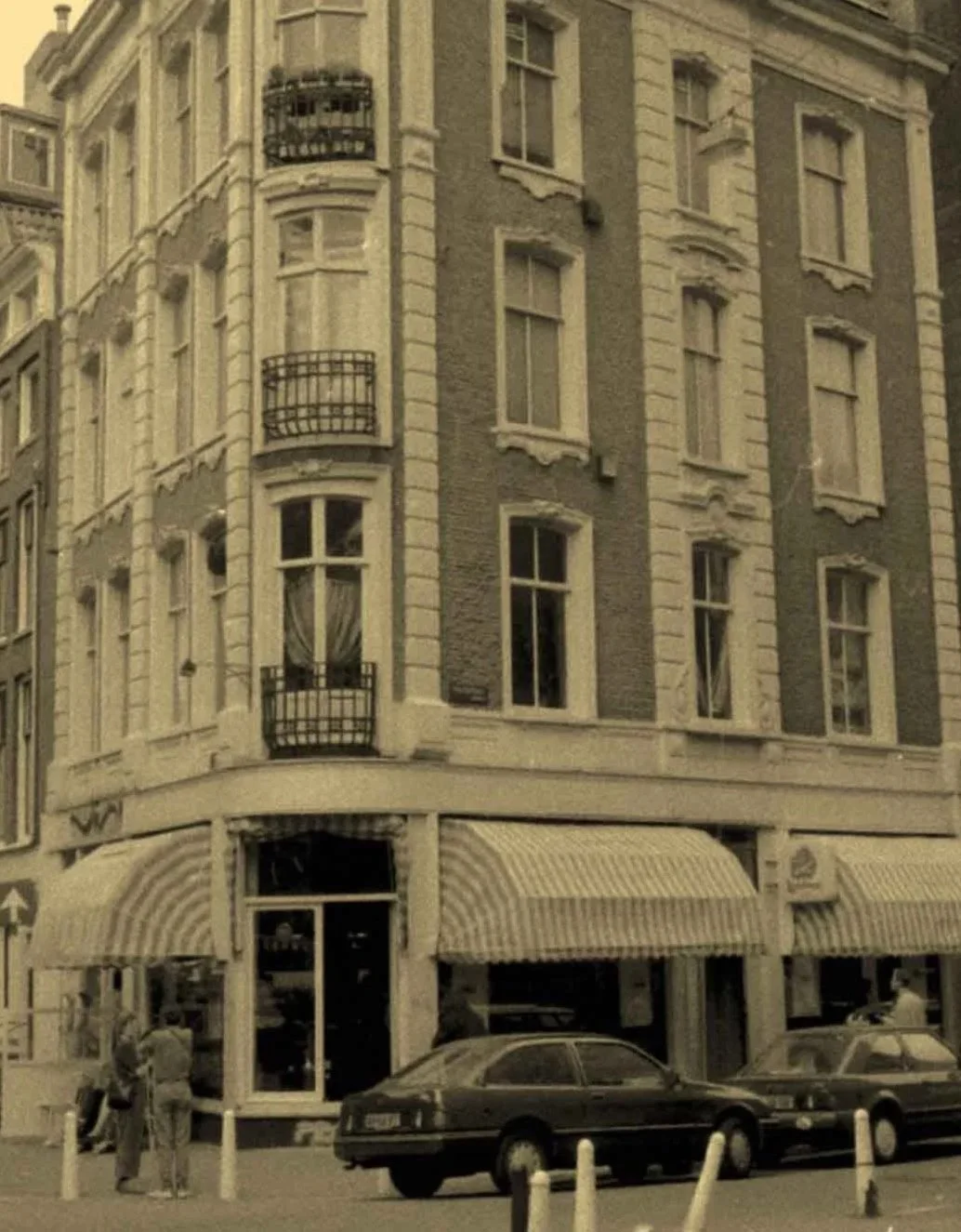 Café het Paleis →