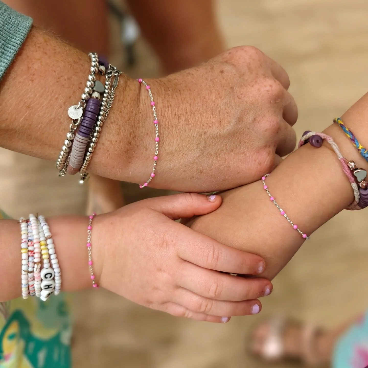 Mommy and her girls got linked! 💞