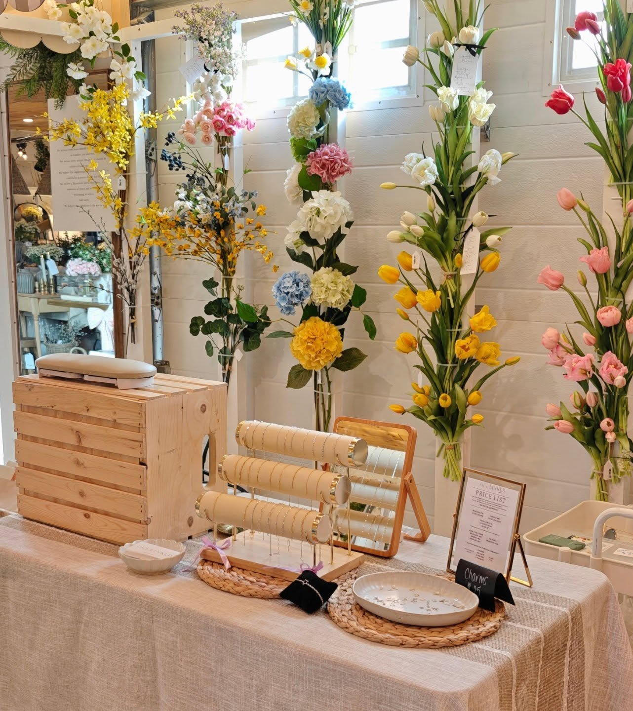 Pretty things + Permanent things ✨

📍@samanthaannco