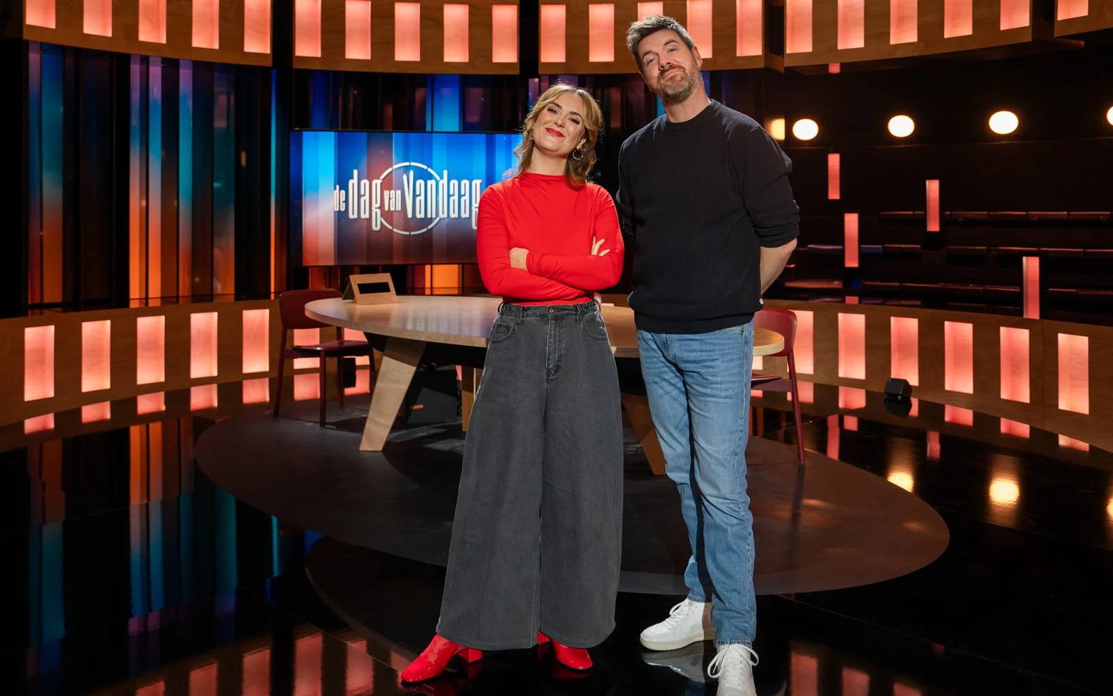 Talk show studio design for De Dag van Vandaag with circular layout