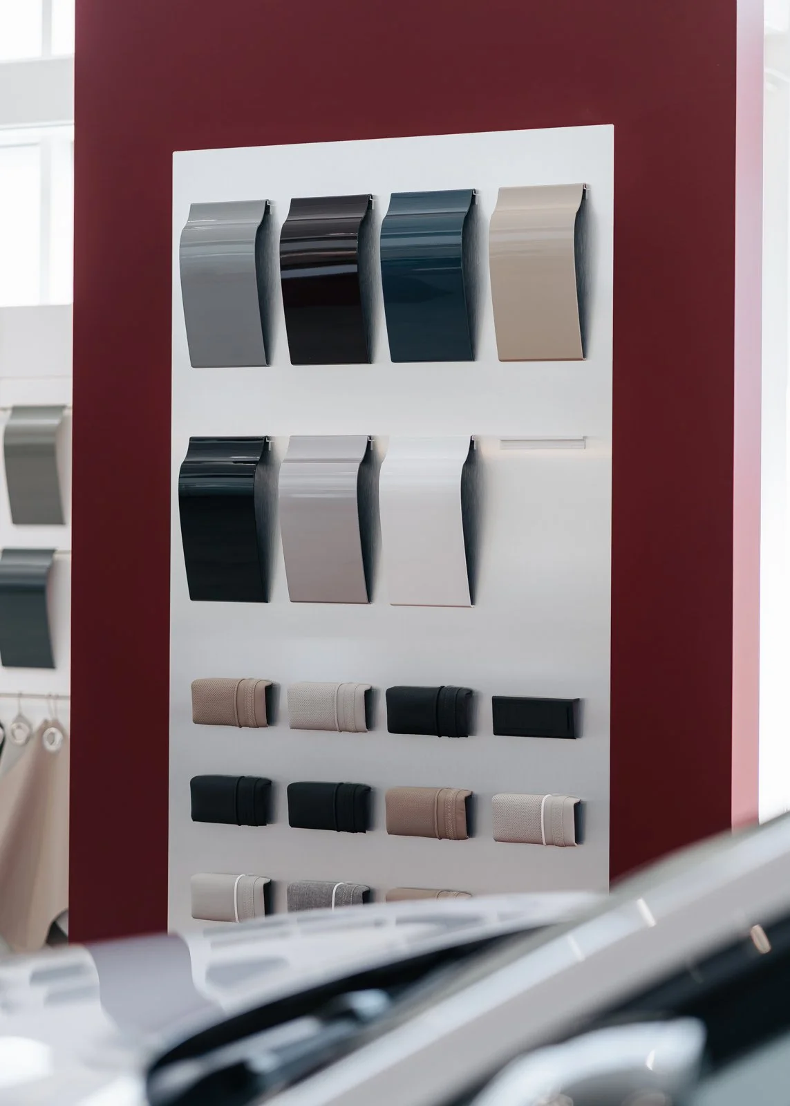 Scalable car showroom installation with consistent brand experience