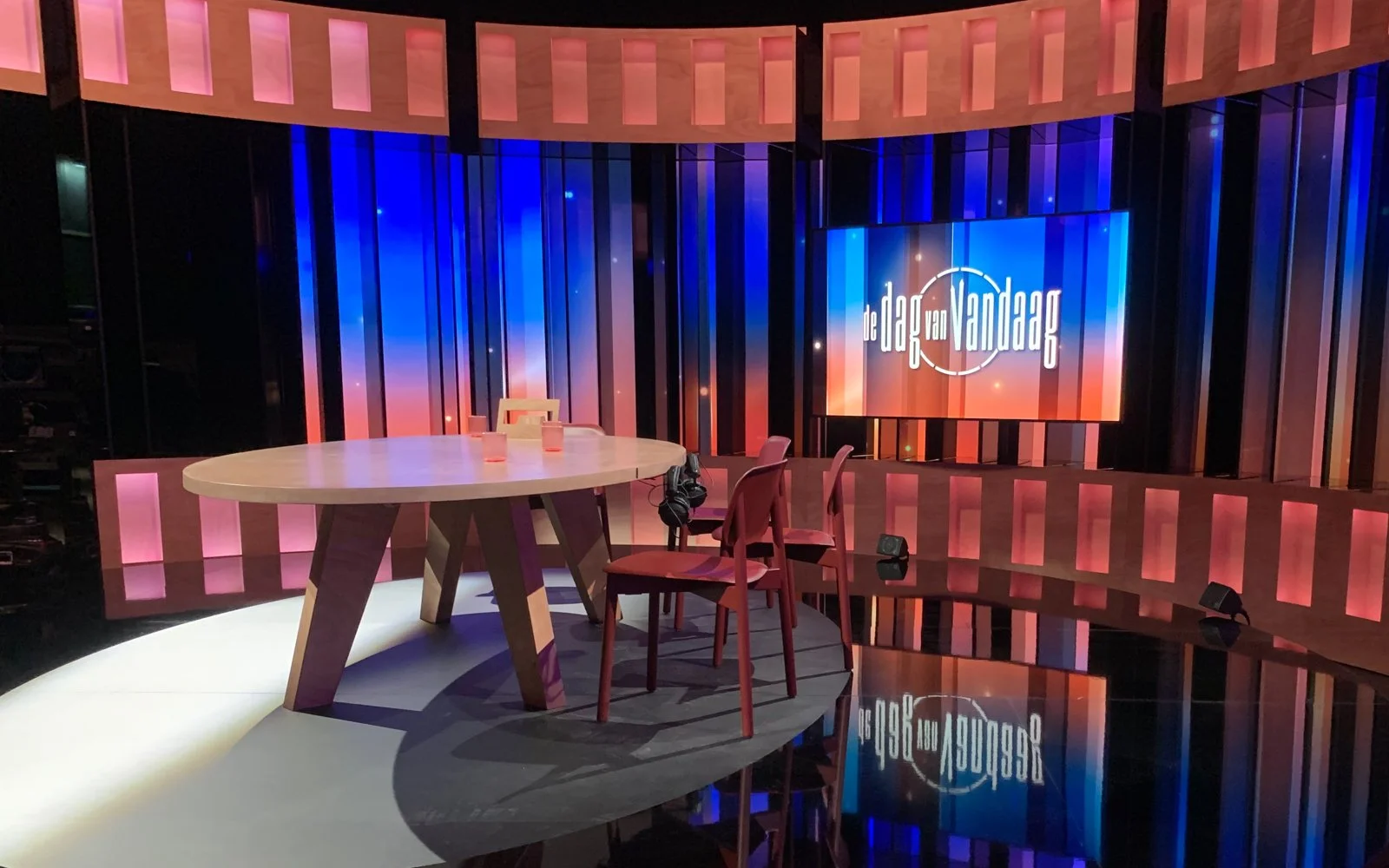 Warm late-night TV set with integrated lighting and audience proximity