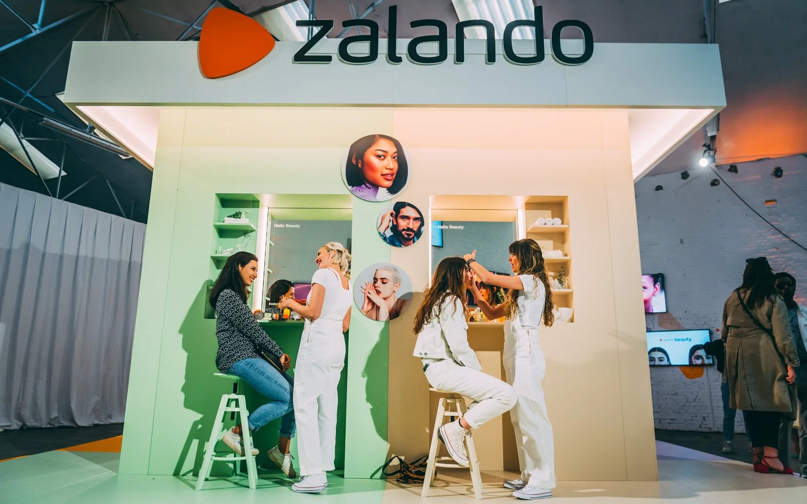 International touring brand activation combining make-up experience, scenography and flexible modular build for Zalando