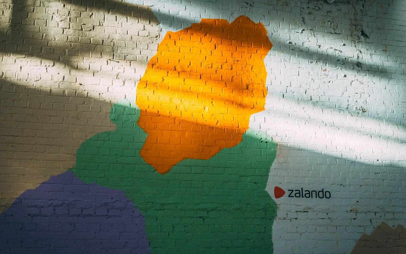 Modular event installation combining four distinct color moods with tone-on-tone scenography for Zalando Beauty