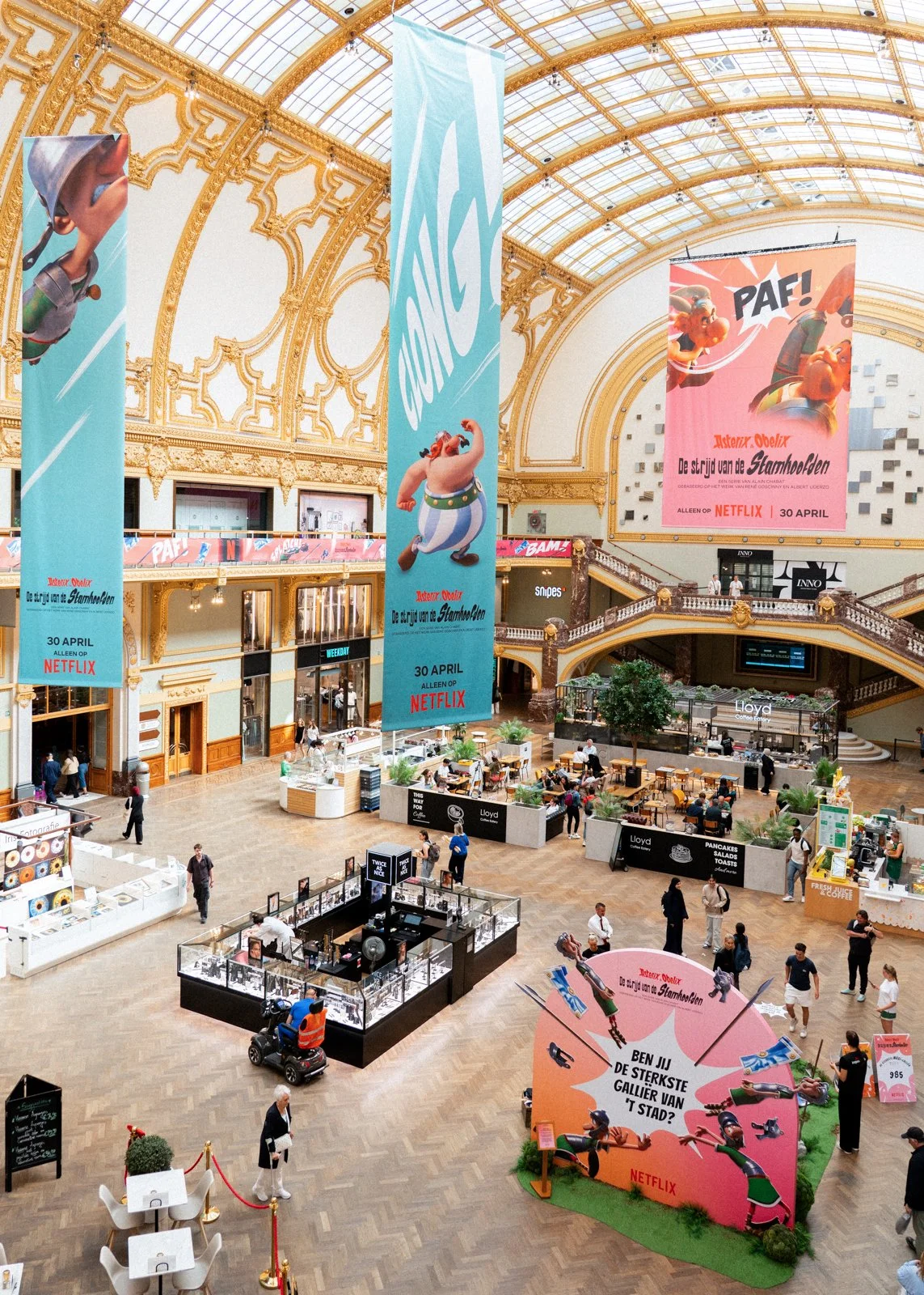 Public brand experience for Netflix Asterix and Obelix in shopping mall