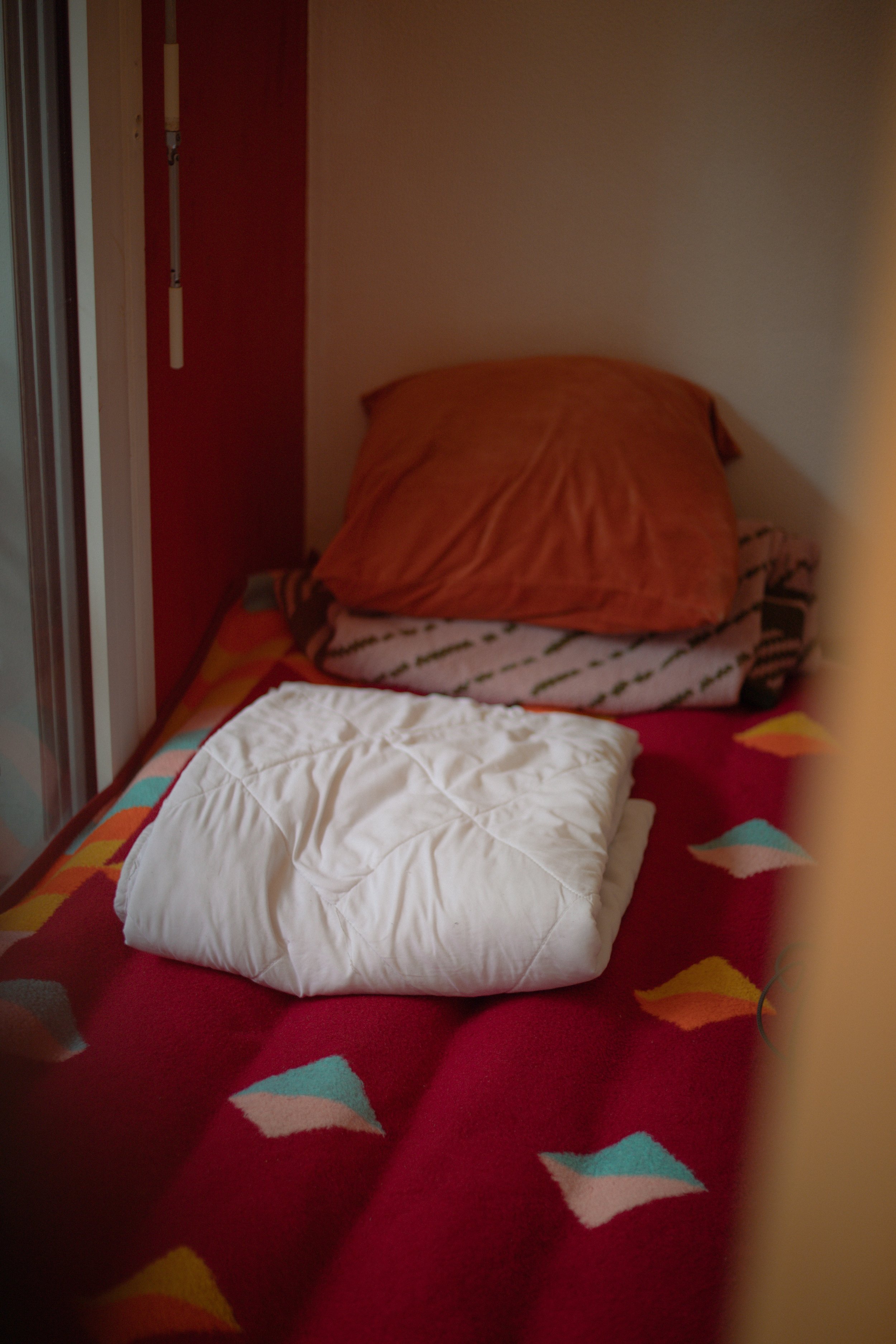La cama de su hijo David en París, 2023