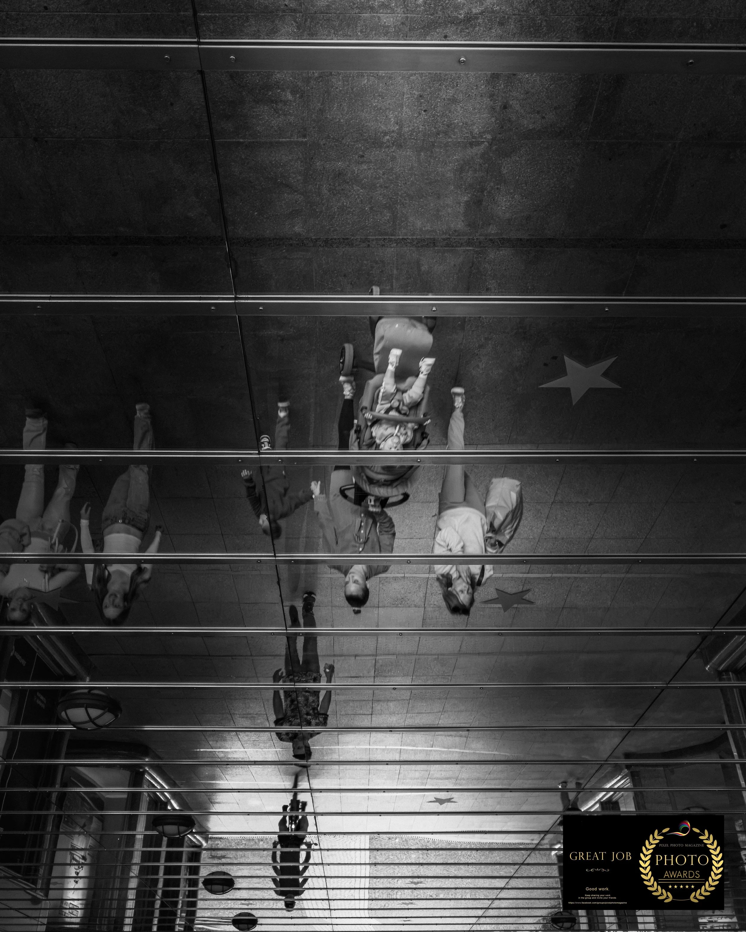 Spieglein, Spieglein an der Decke · Great Job · Pixel Photo Magazine · 2026