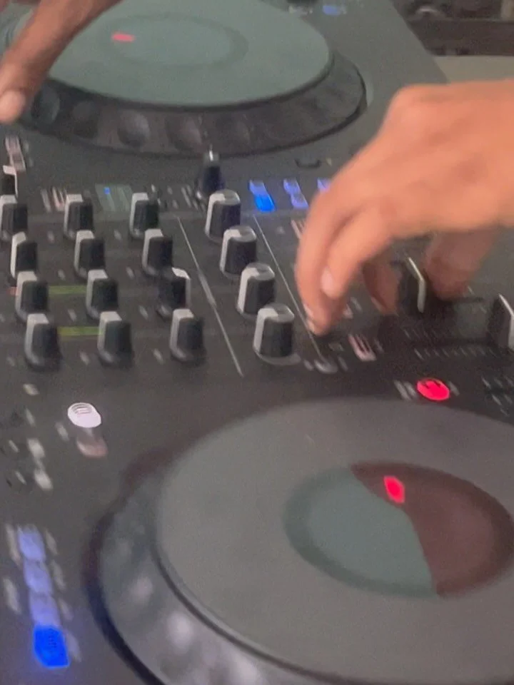 This Saturday (10/18) we&rsquo;re hosting our recurring event, Saturday Morning Decks! Come experiment with our AlphaTheta DDJ-GRV6 for only $10 🔊

Bring a book, bring a craft, and bring lots of friends to chill. RSVP in profile or at door!

Thank y