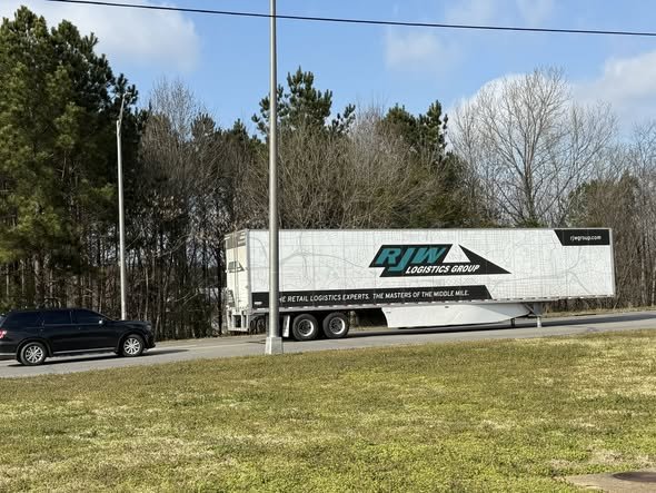 Use caution 2nd Street South- Disabled 18 Wheeler trailer