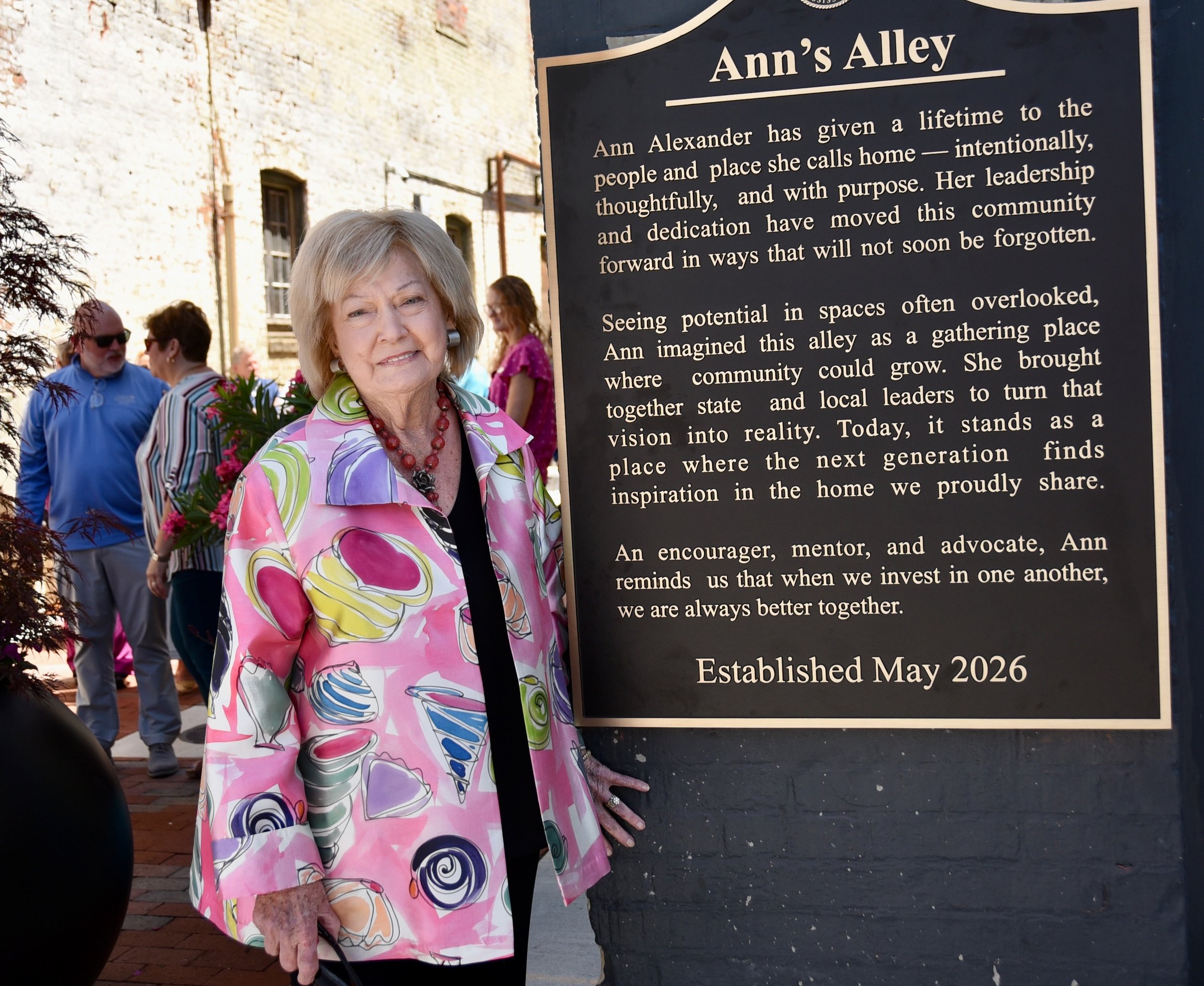 Community honors Alexander with alley dedication