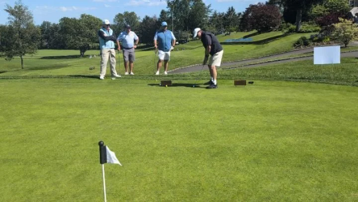 Old Timers putting contest!
